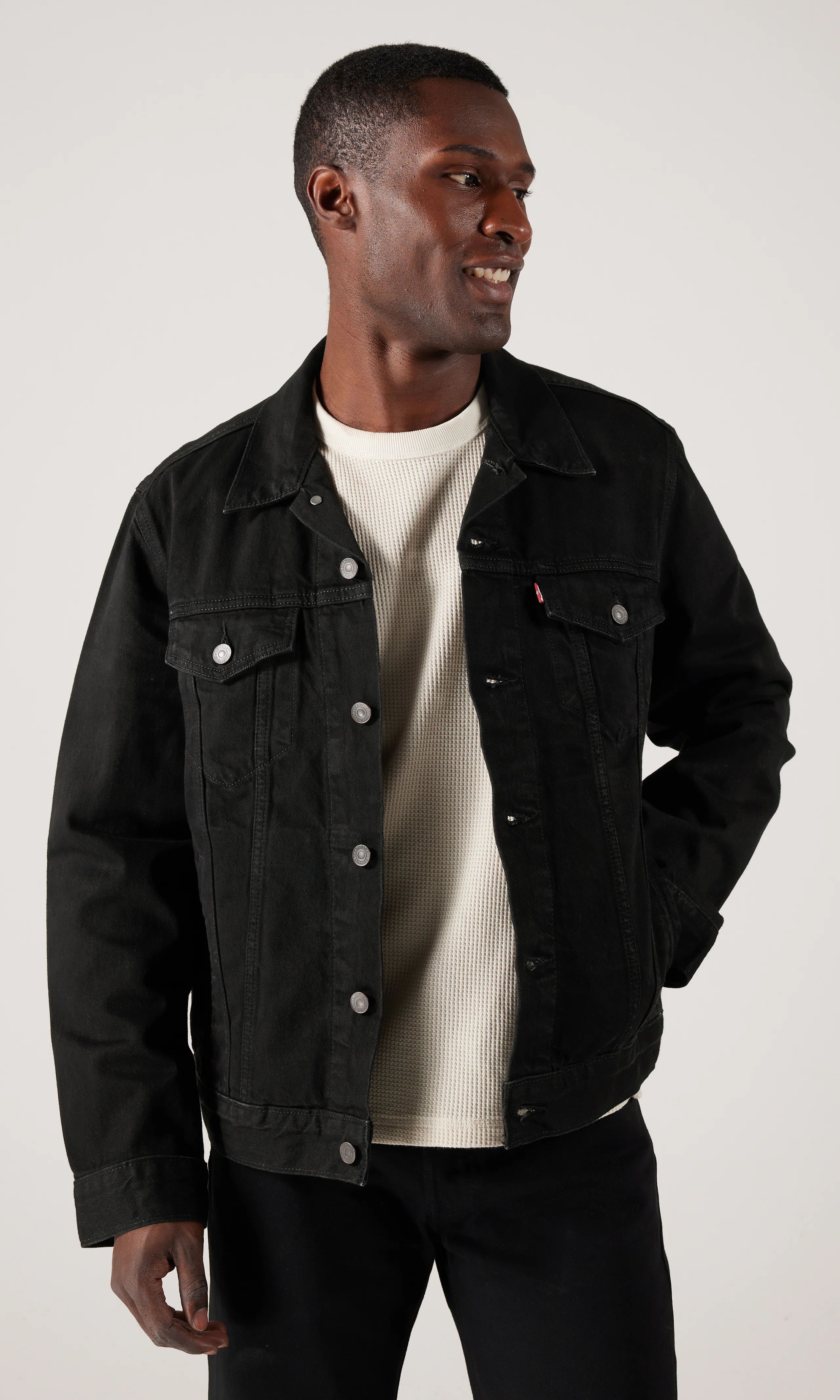 The Trucker Musta Farkkutakki. Front. Model.