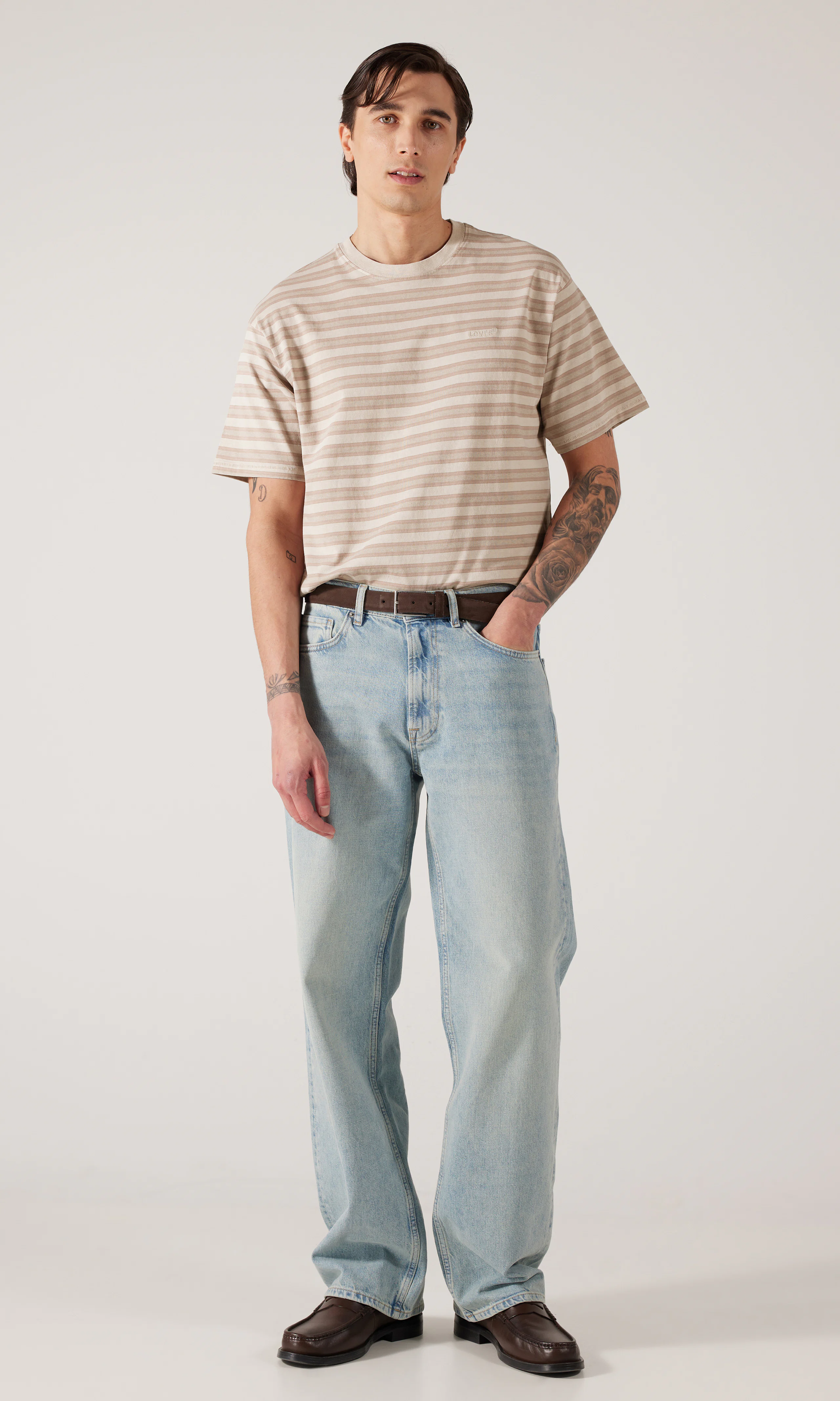 Red Tab Vintage Tee Raidallinen T-Paita. Front 1. Model.