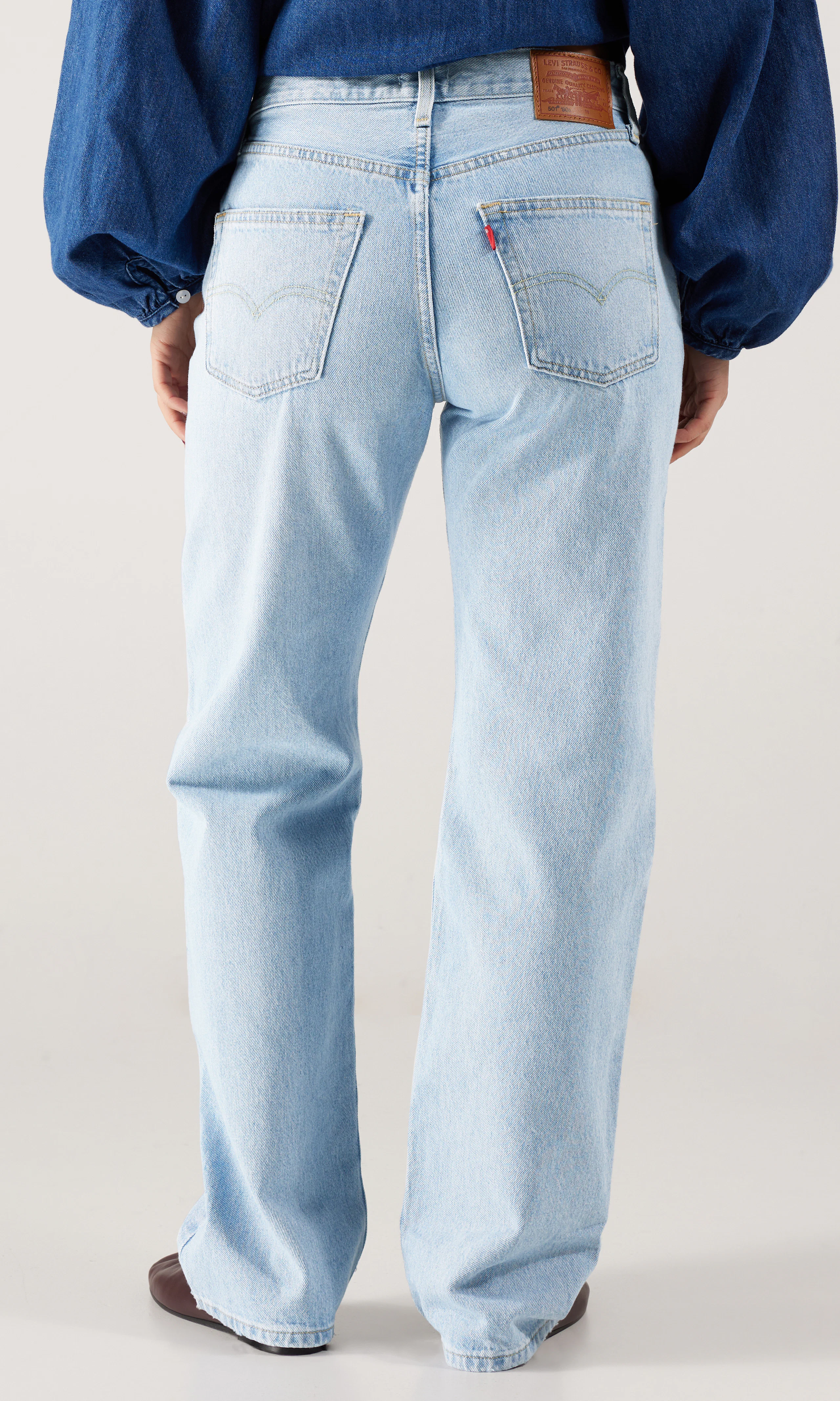 501® '90s Lys blå Jeans. Back. Model.