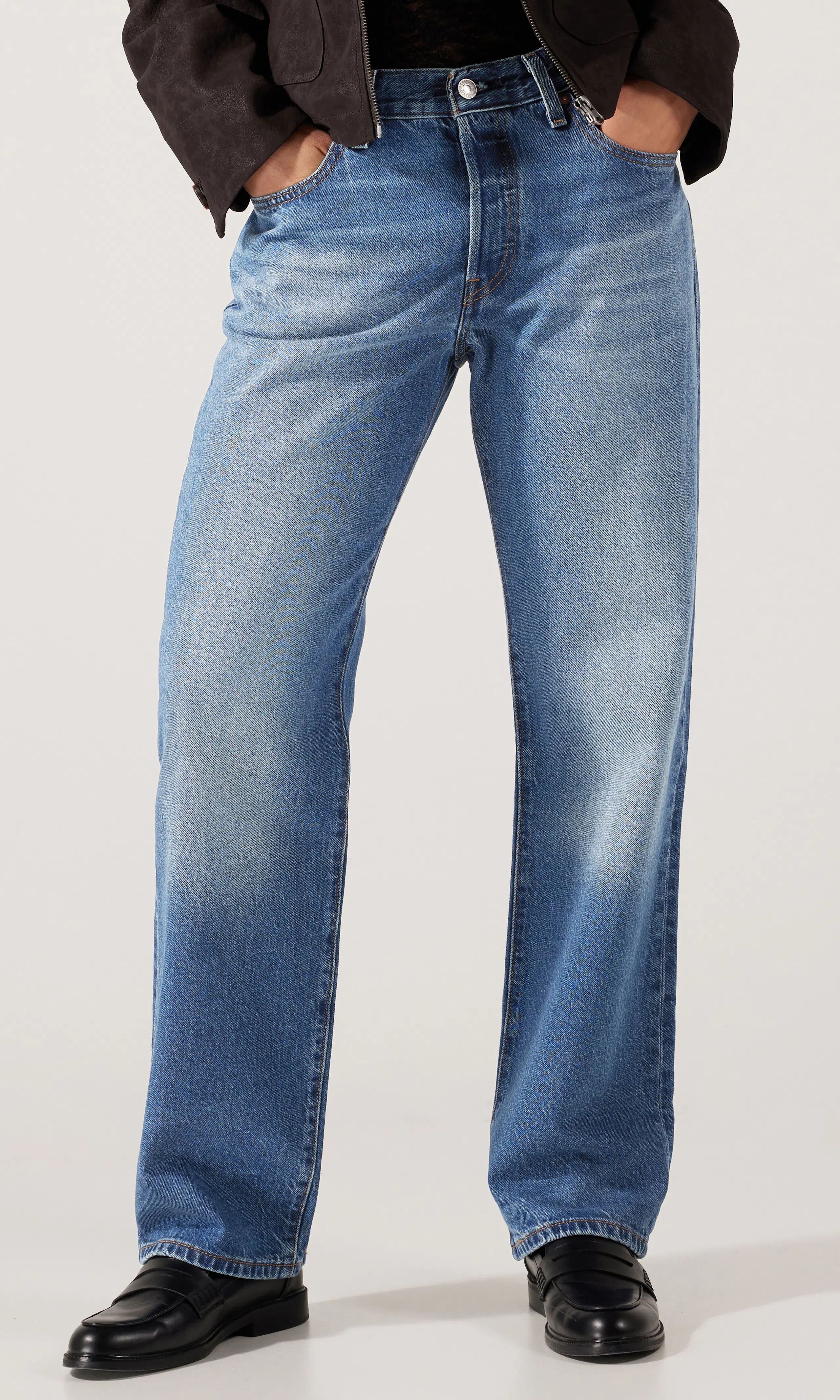 501® '90s Lightweight Medium Blå Jeans. Front. Model.