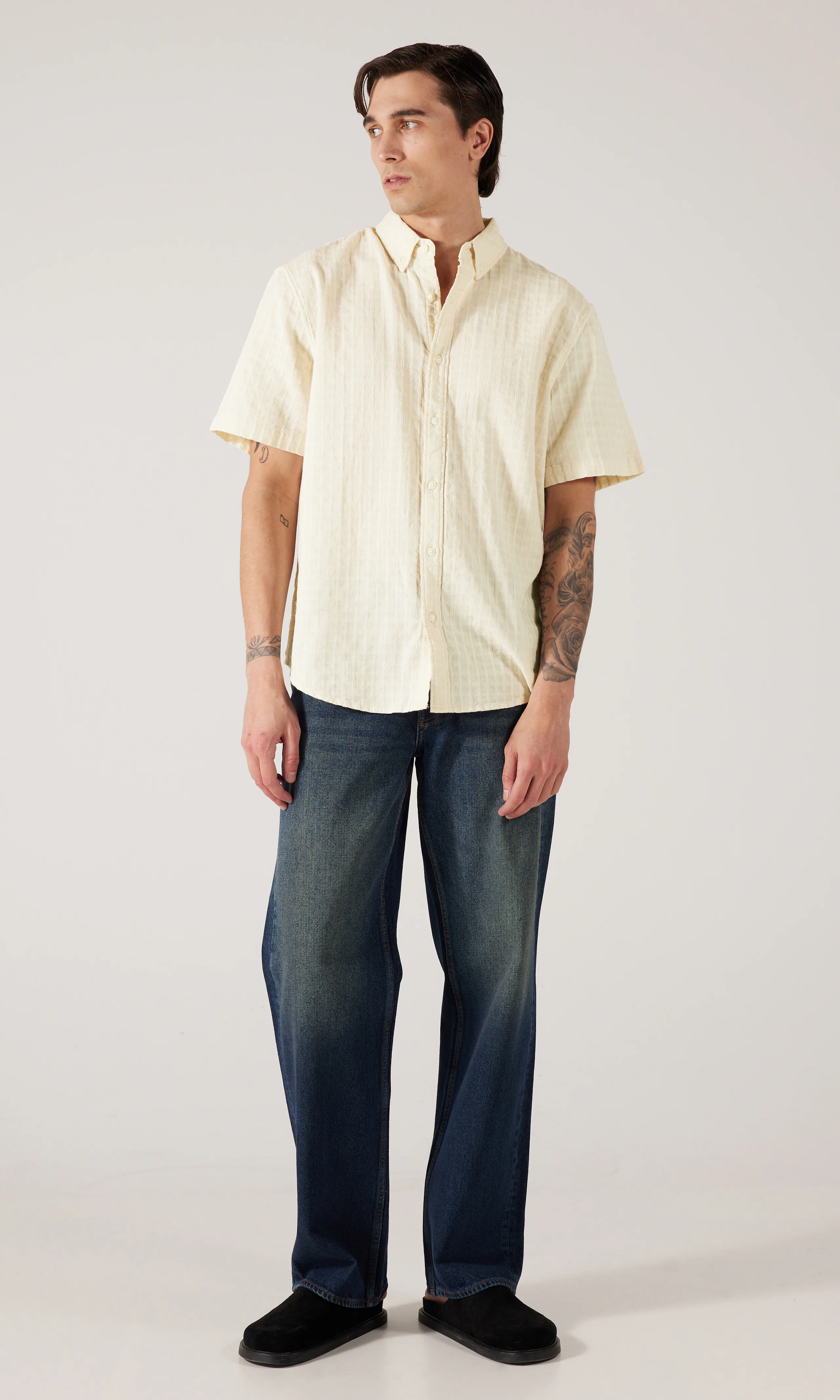 Short Sleeve Authentic Button Down Beige Skjorta. Front 1. Model.
