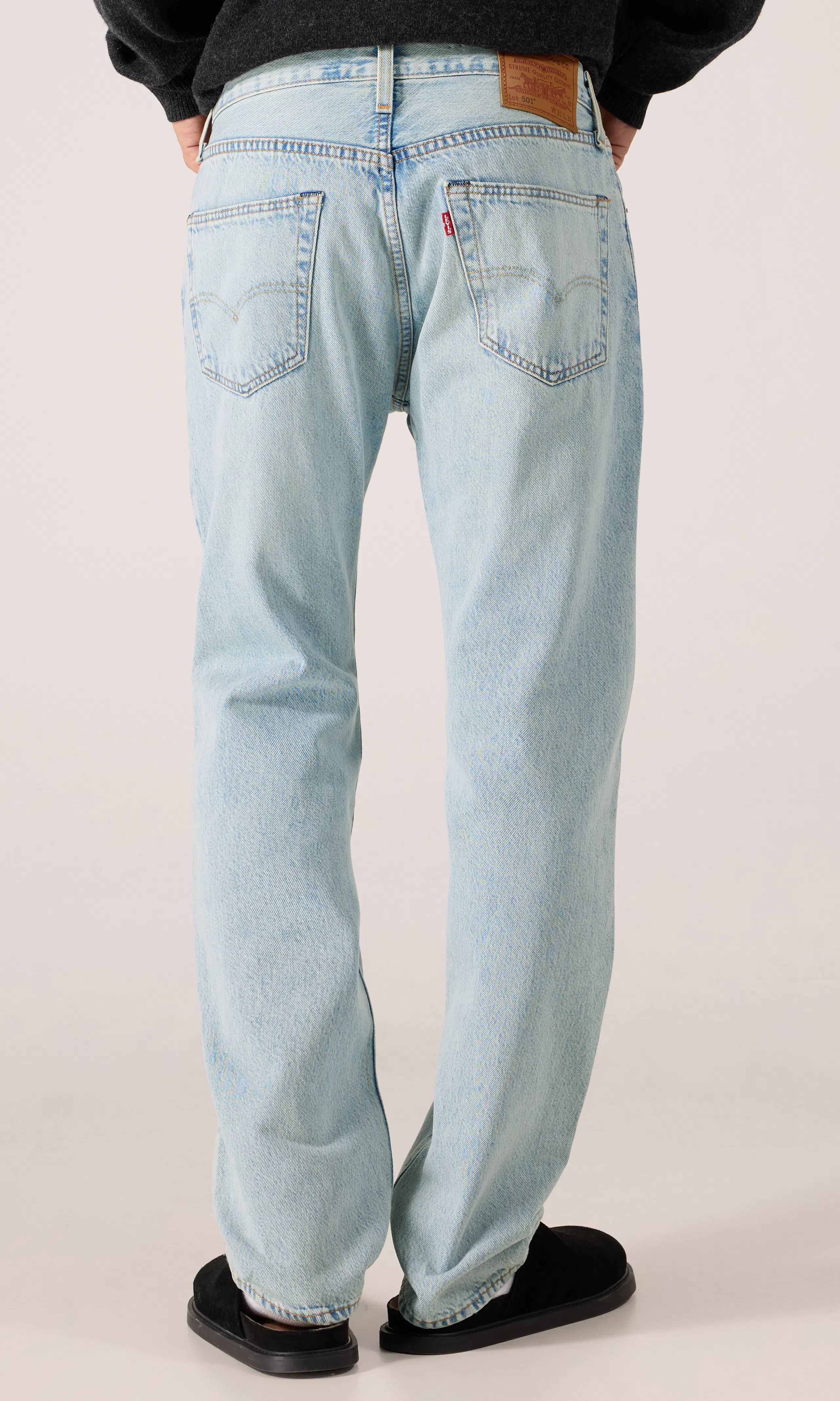 501® Original Ljusblå Jeans. Back. Model.