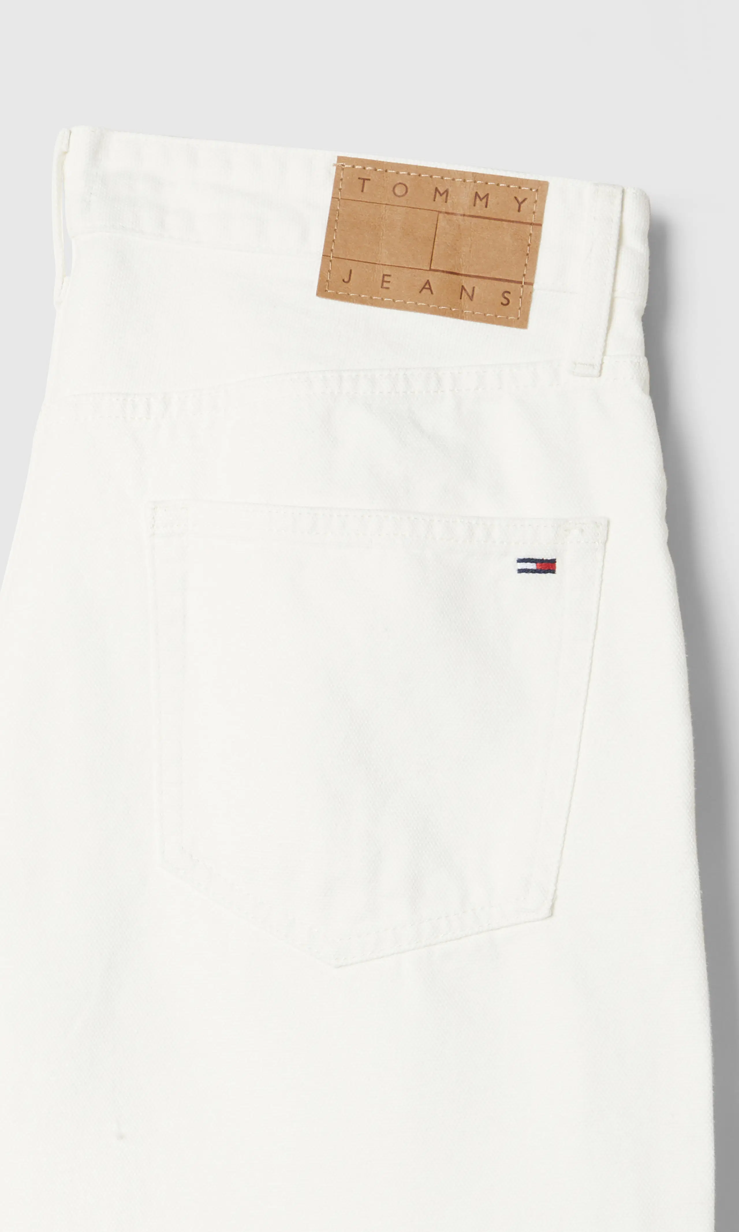 Theo Loose Vita Jeans. Detail 1. Flat.