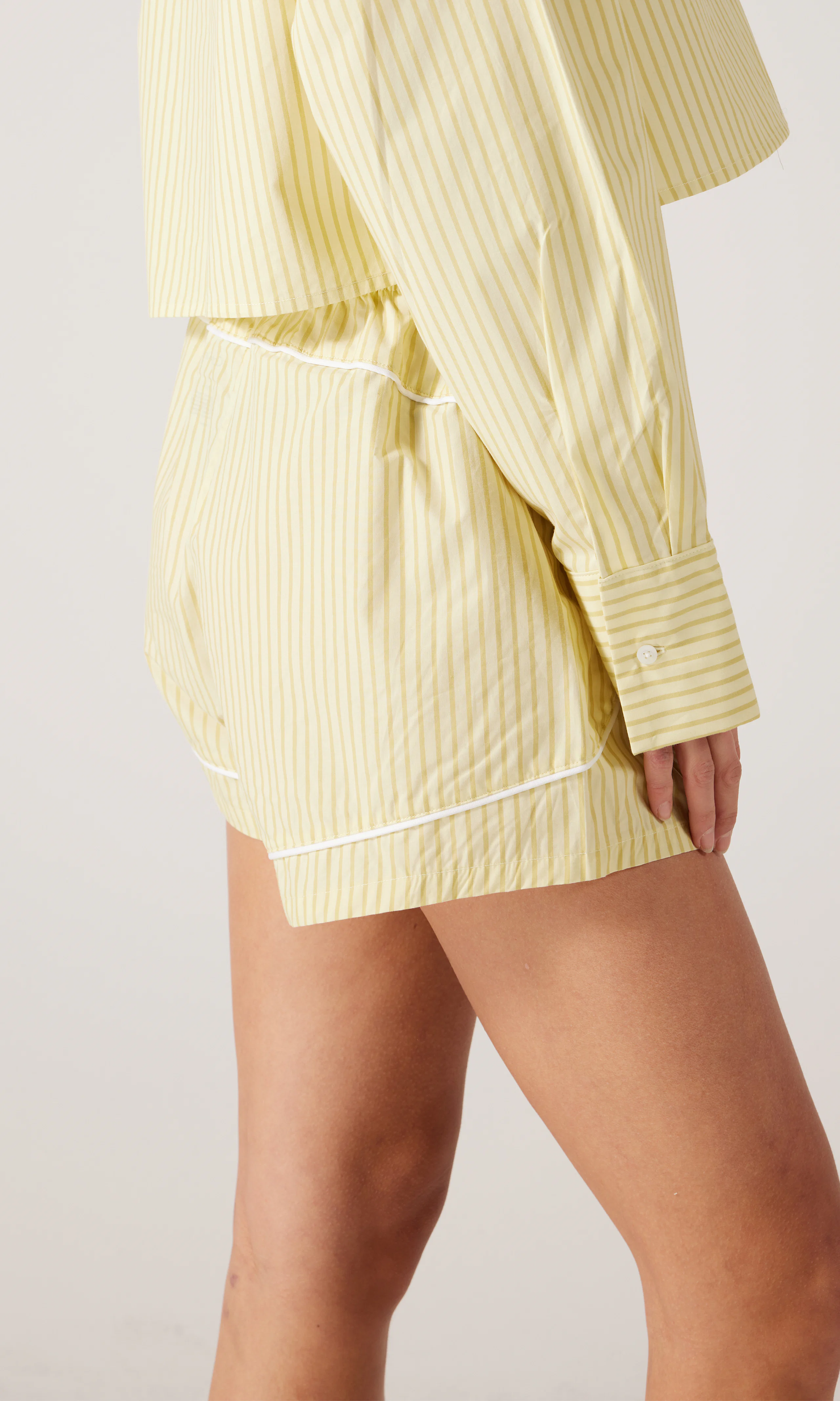 Cotton Poplin Pyjamashortsit. Front 2. Model.