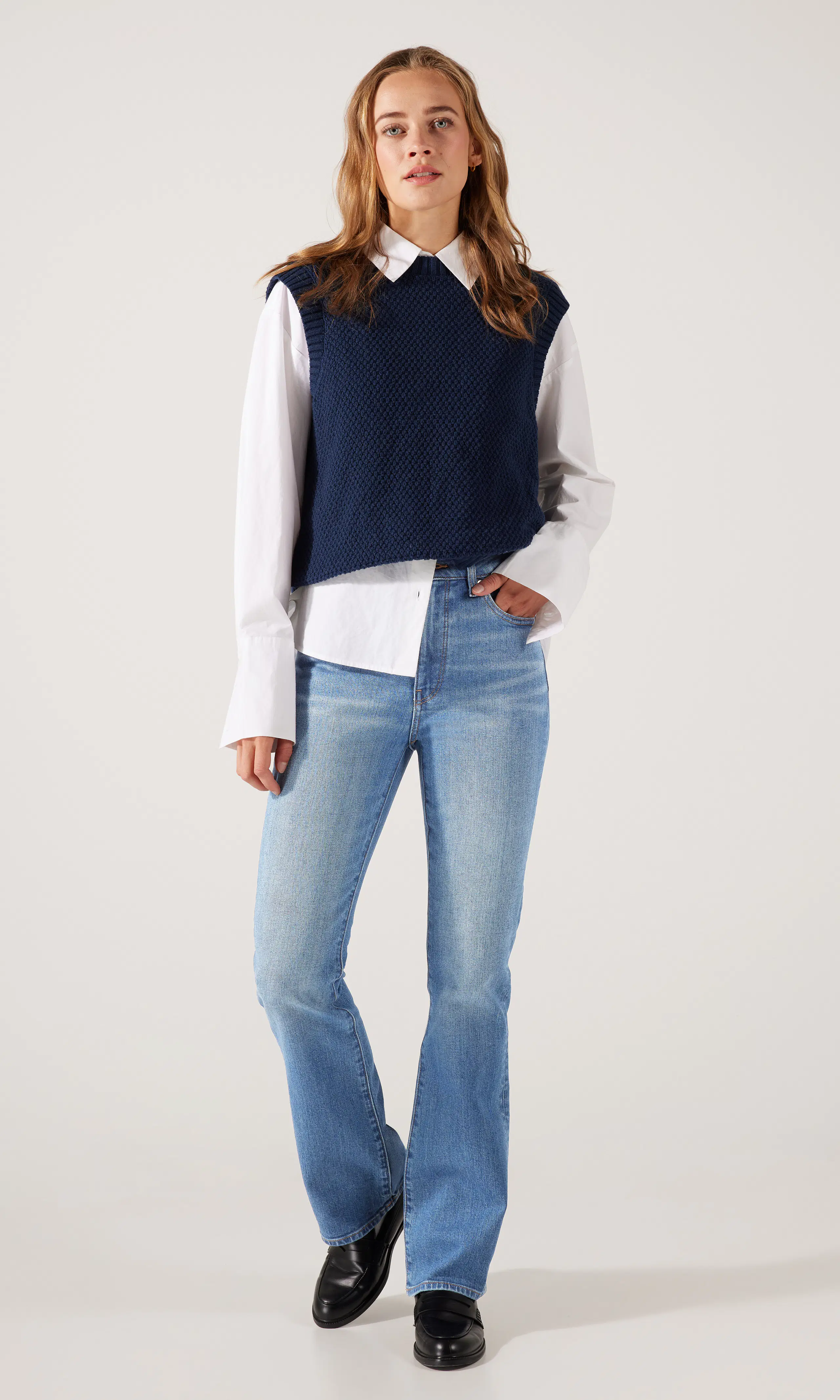 Skinny Bootcut Lys Blå Jeans. Front 1. Model.