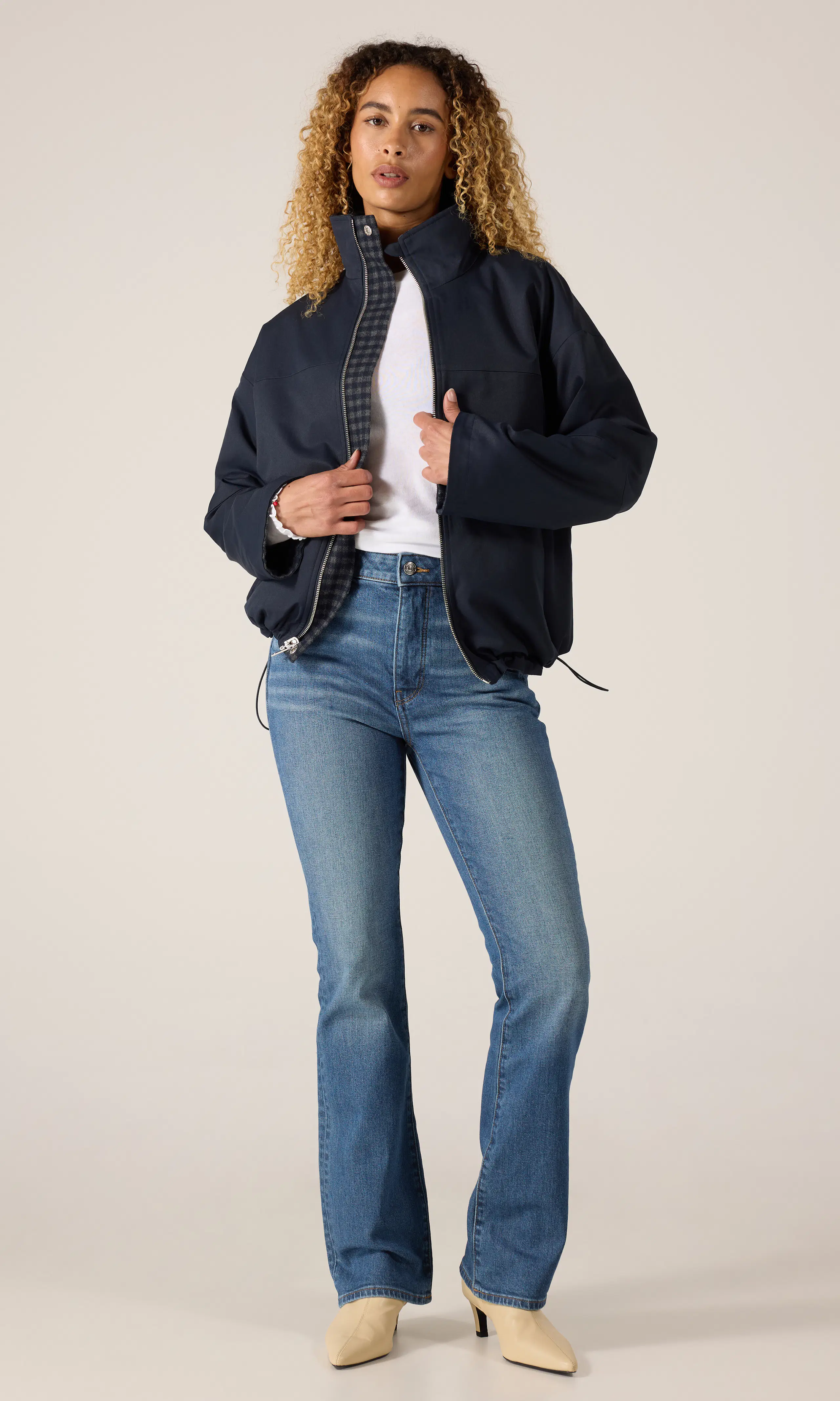 Skinny Bootcut Lys Blå Jeans. Front 1. Model.