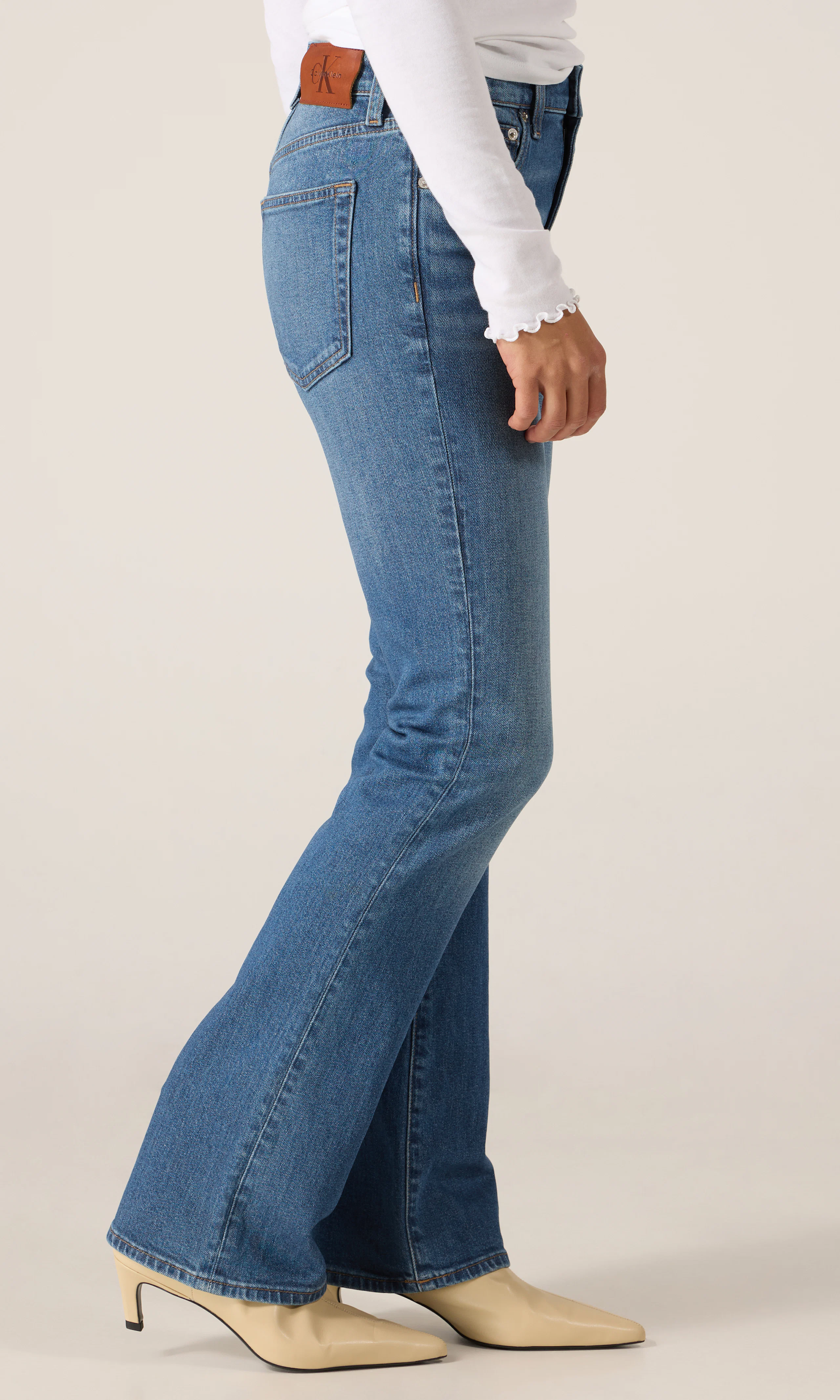Skinny Bootcut Lys Blå Jeans. Front 2. Model.