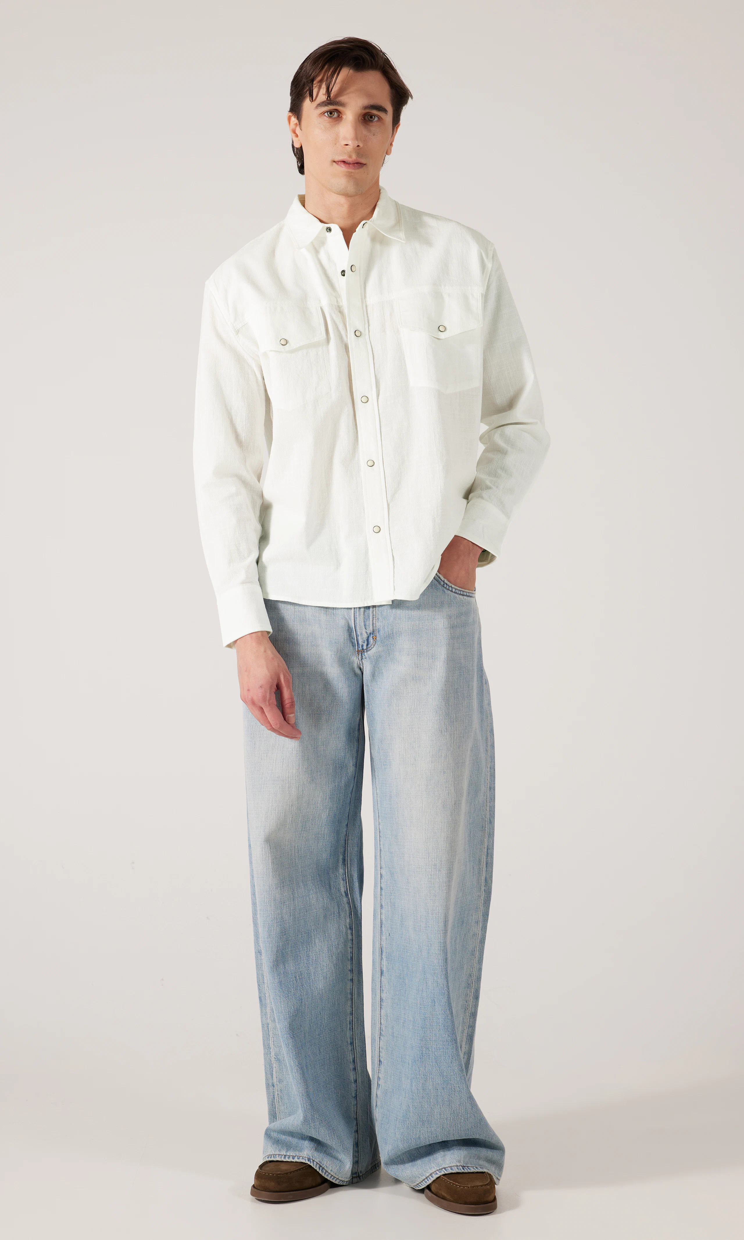 Cotton Vit Overshirt. Front 1. Model.