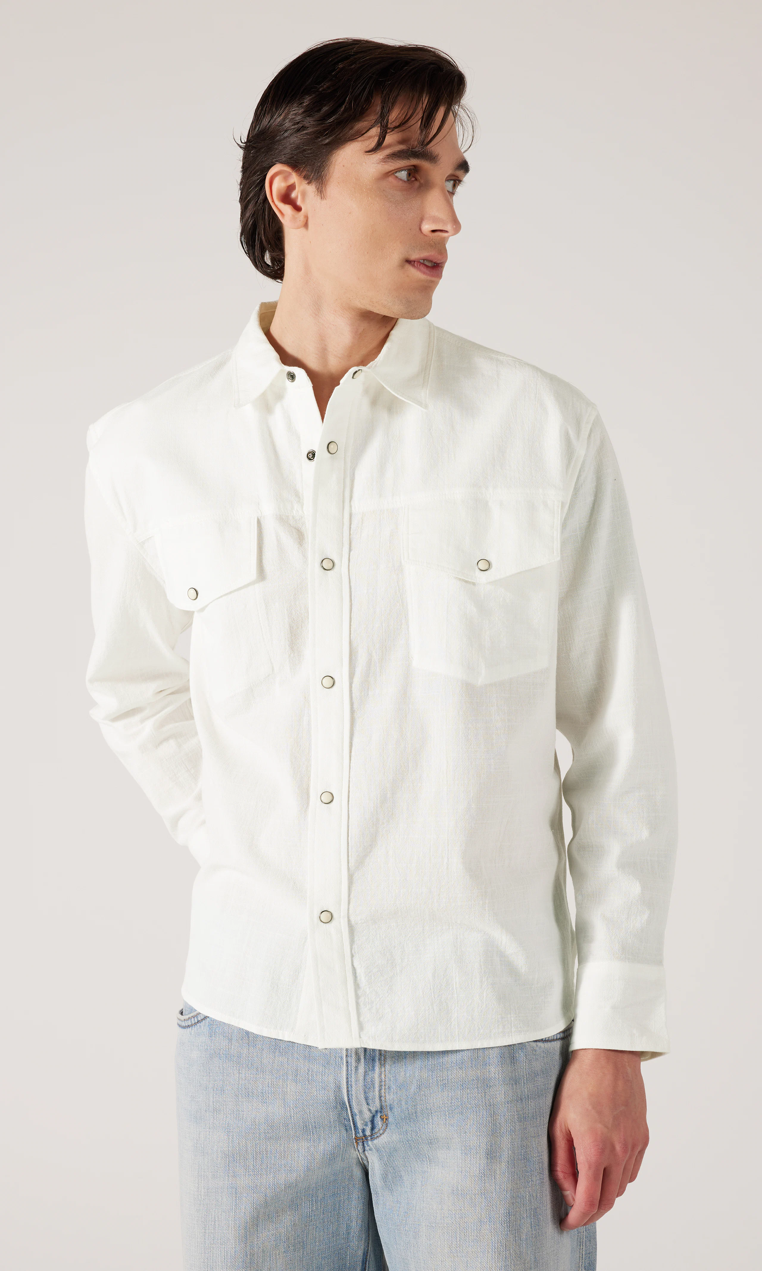 Cotton Vit Overshirt. Front. Model.