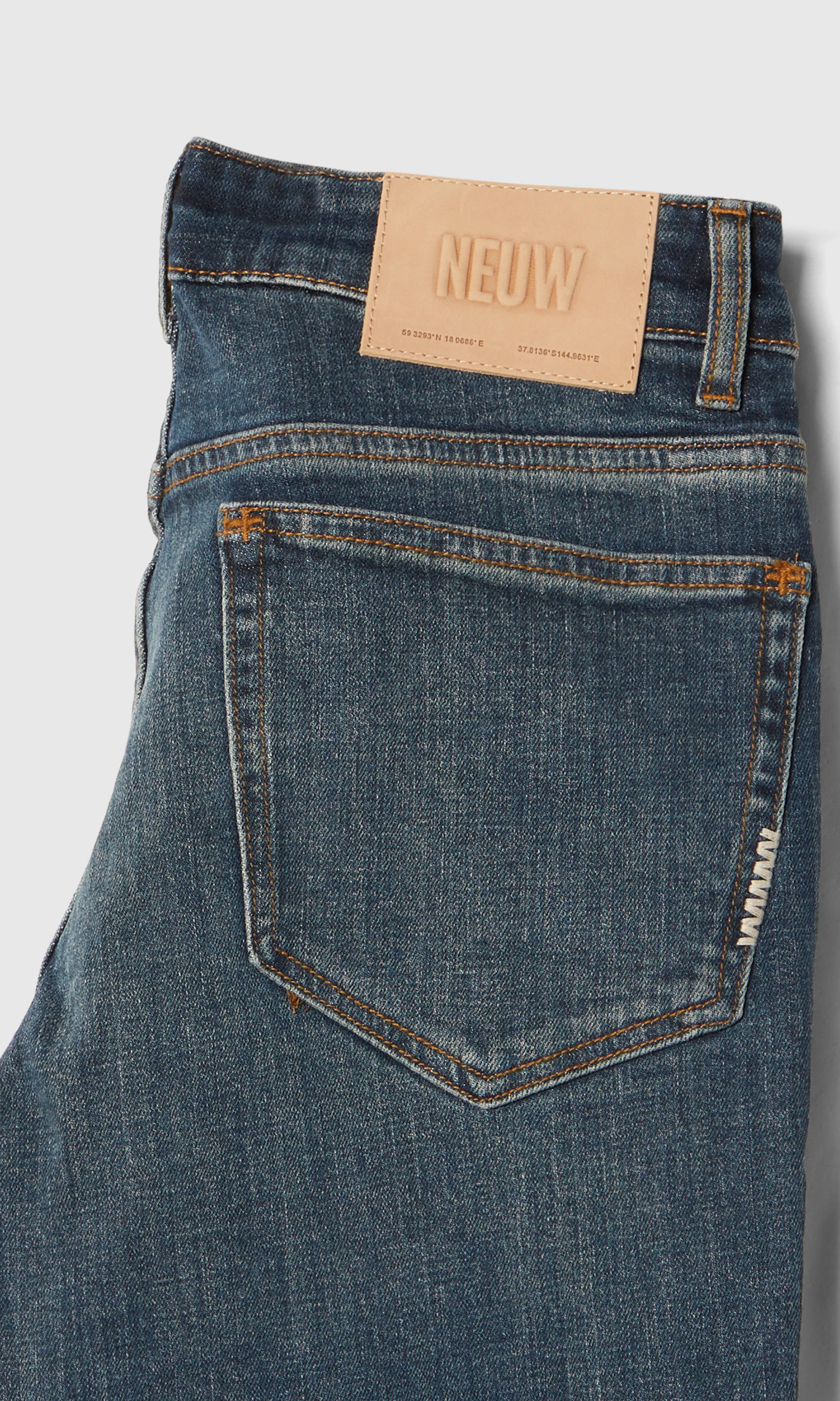 Kara Boot Mörkblå Jeans. Detail 1. Flat.