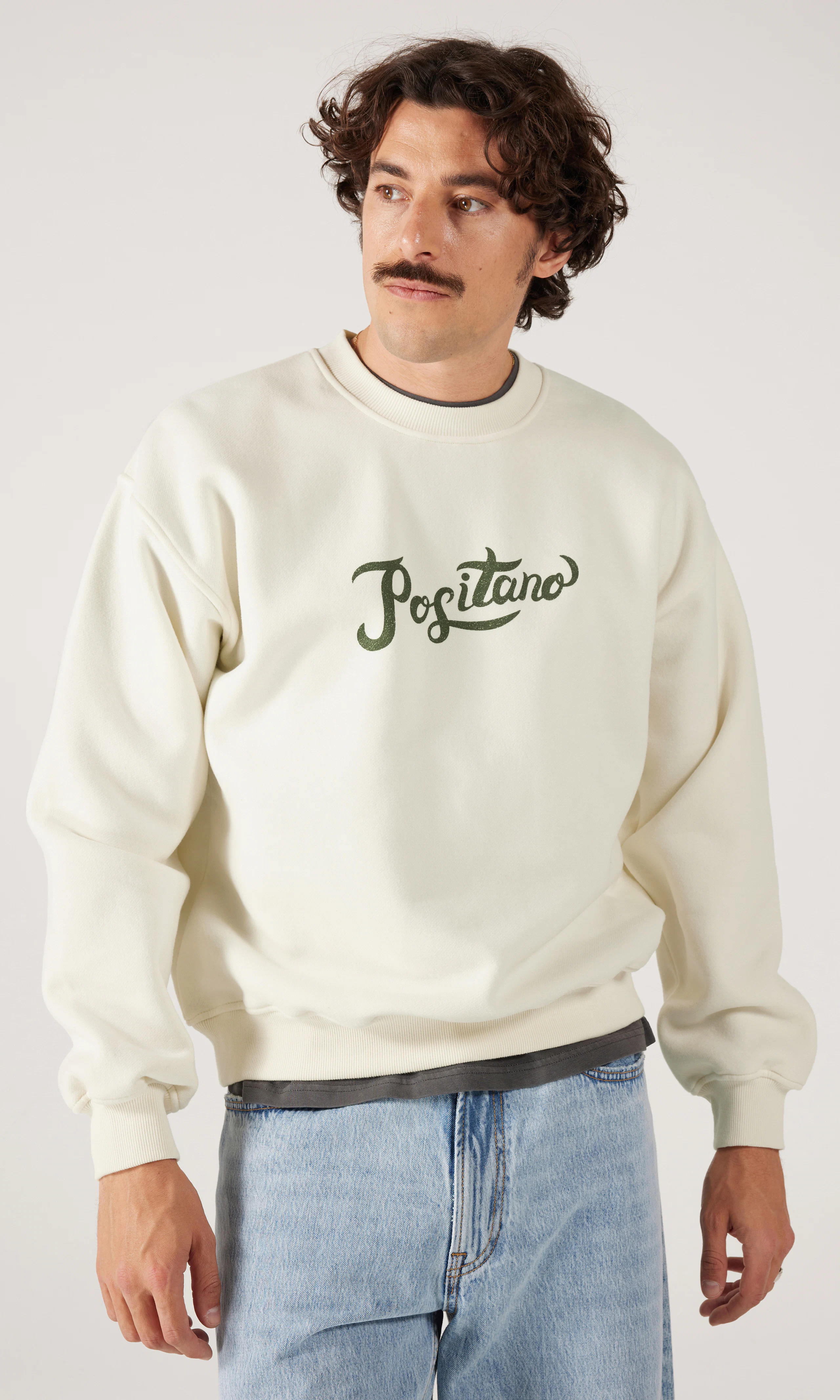 Crew Positano Genser. Front 1. Model.