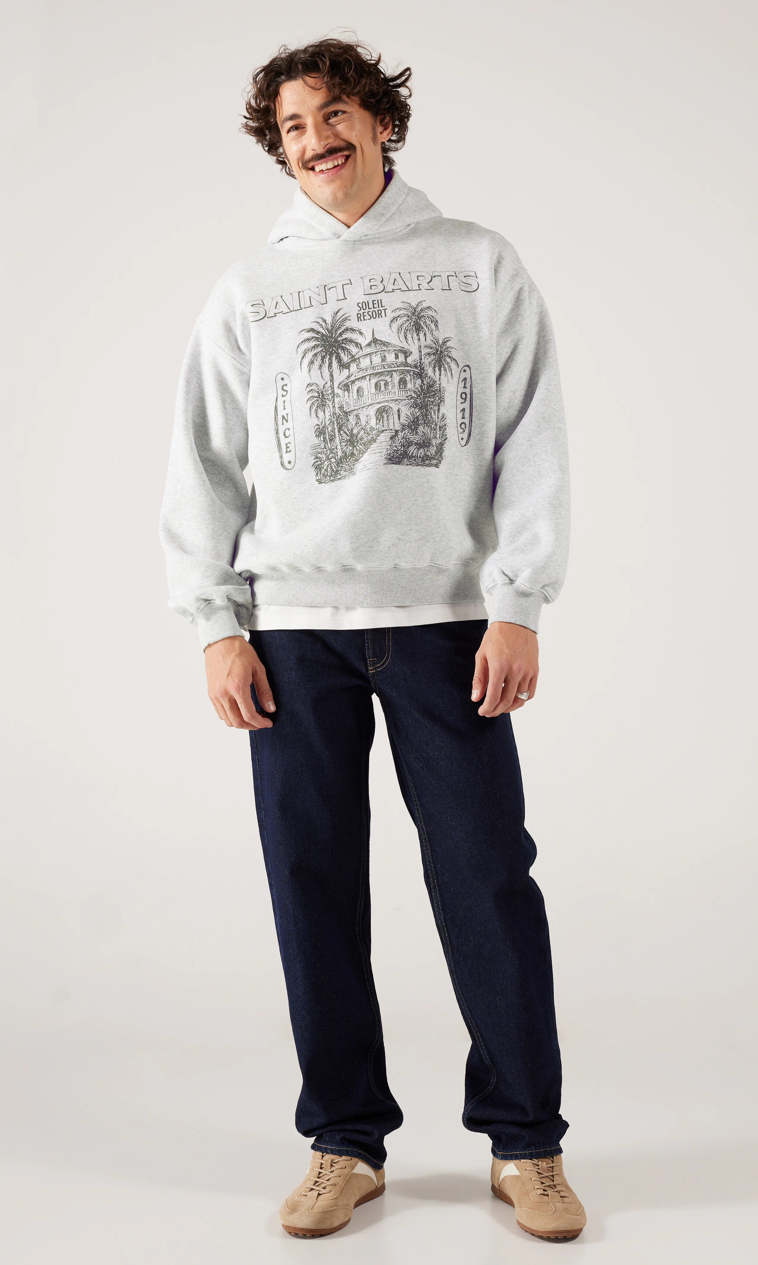 Hood St Barts Hettegenser. Front 1. Model.