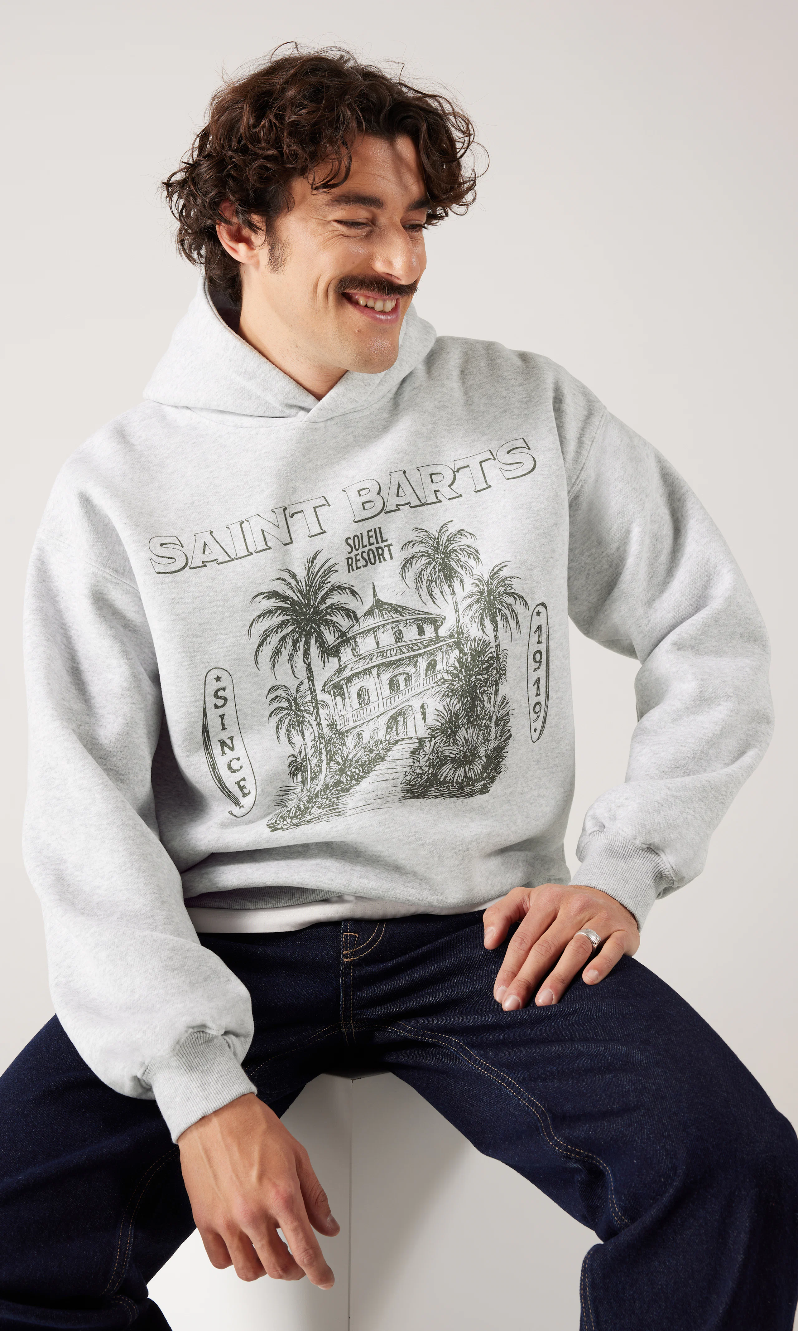 Hood St Barts Hettegenser. Front. Model.