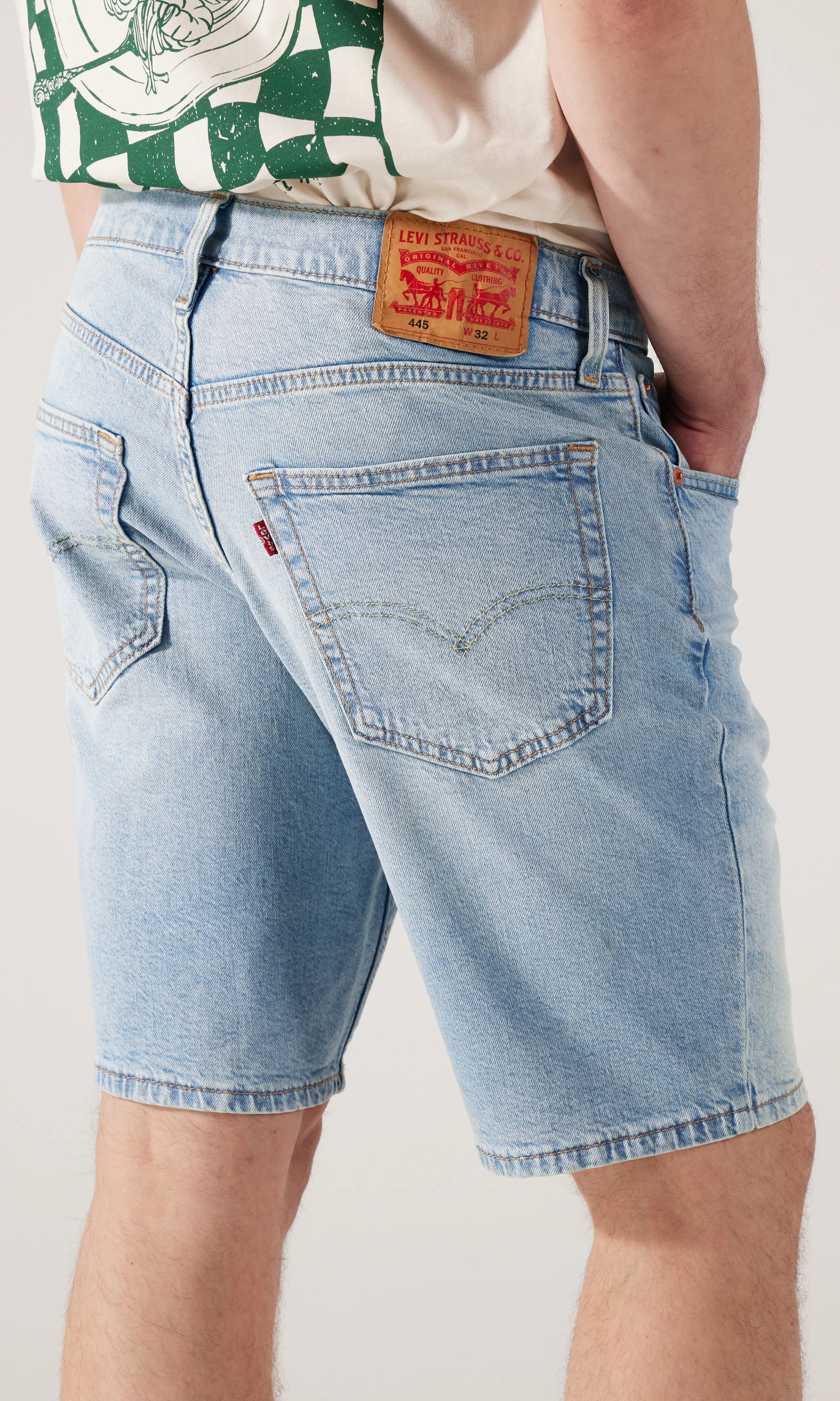 445™ Athletic 10" Vaaleansiniset Farkkushortsit. Back. Model.