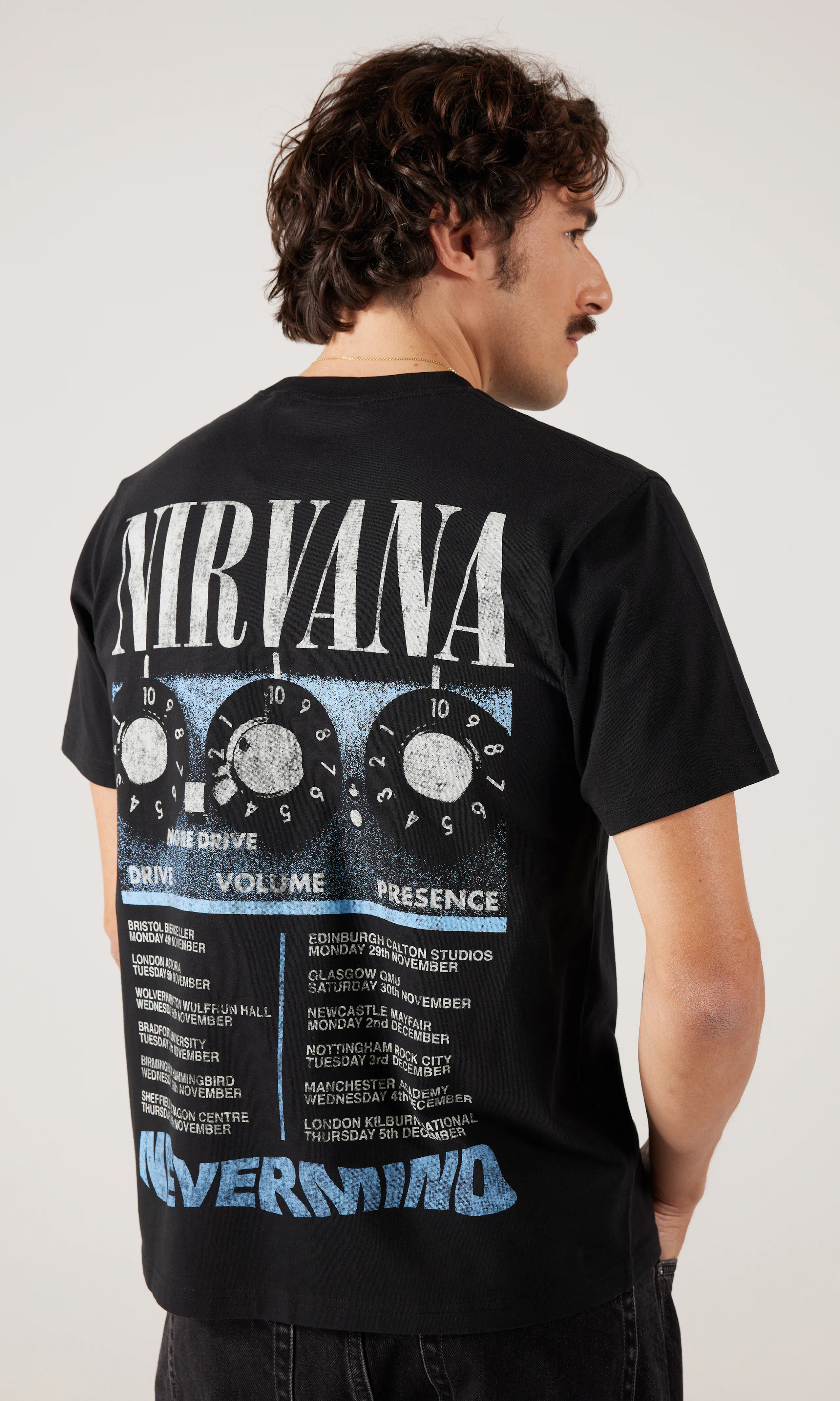 Nirvana T-Paita. Front. Model.