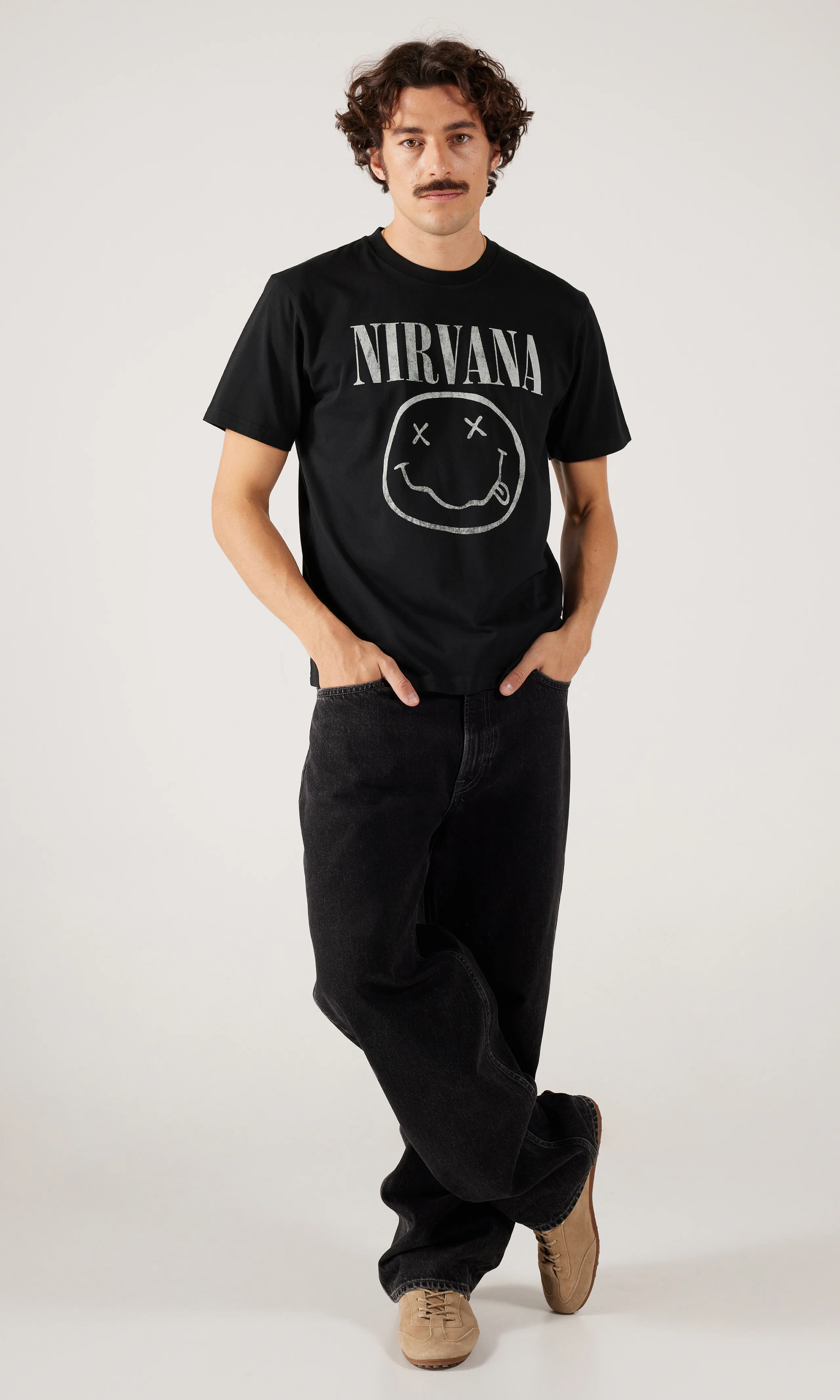 Nirvana T-Paita. Front 1. Model.