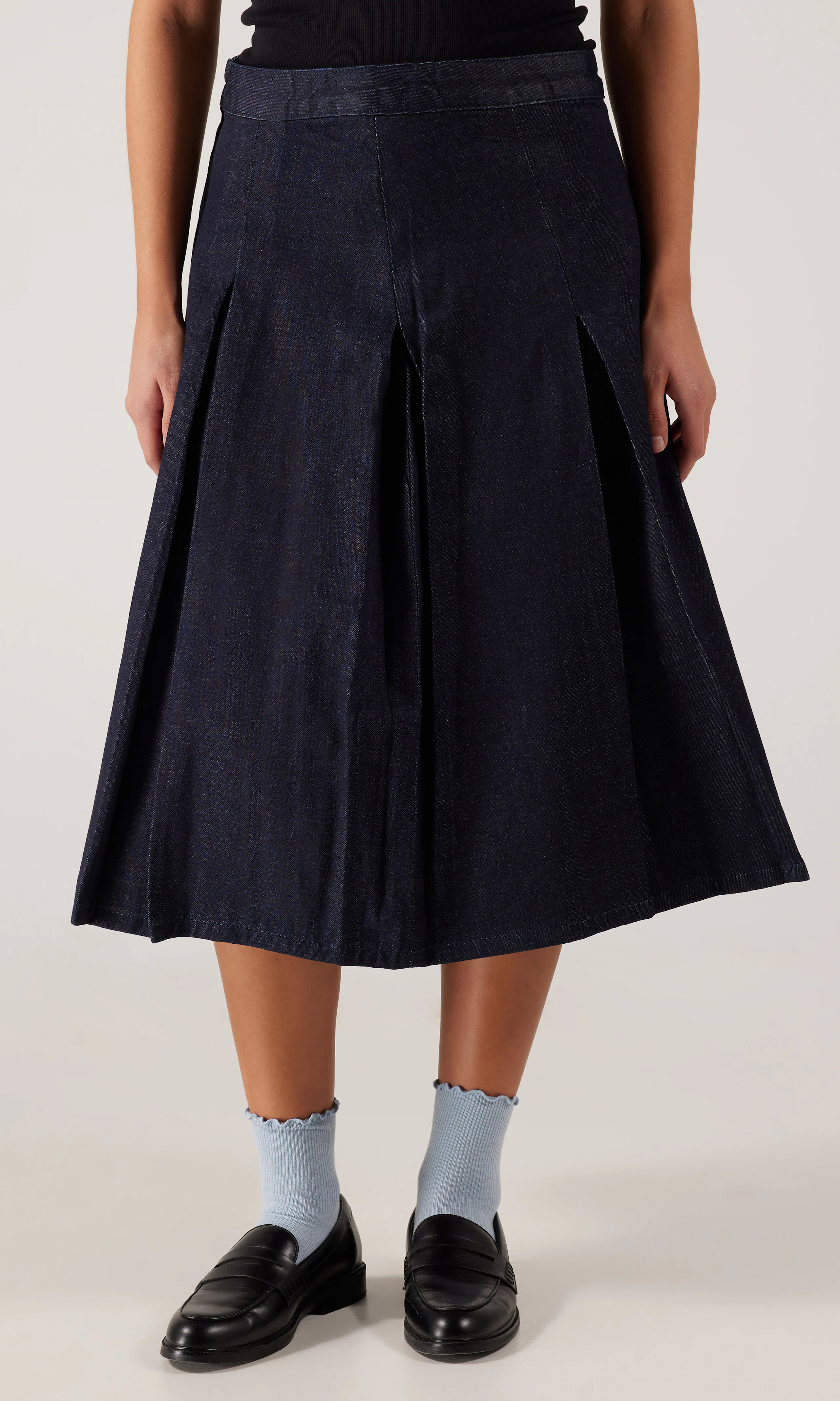 Joanna Mørk Blå Denim Skjørt. Front. Model.