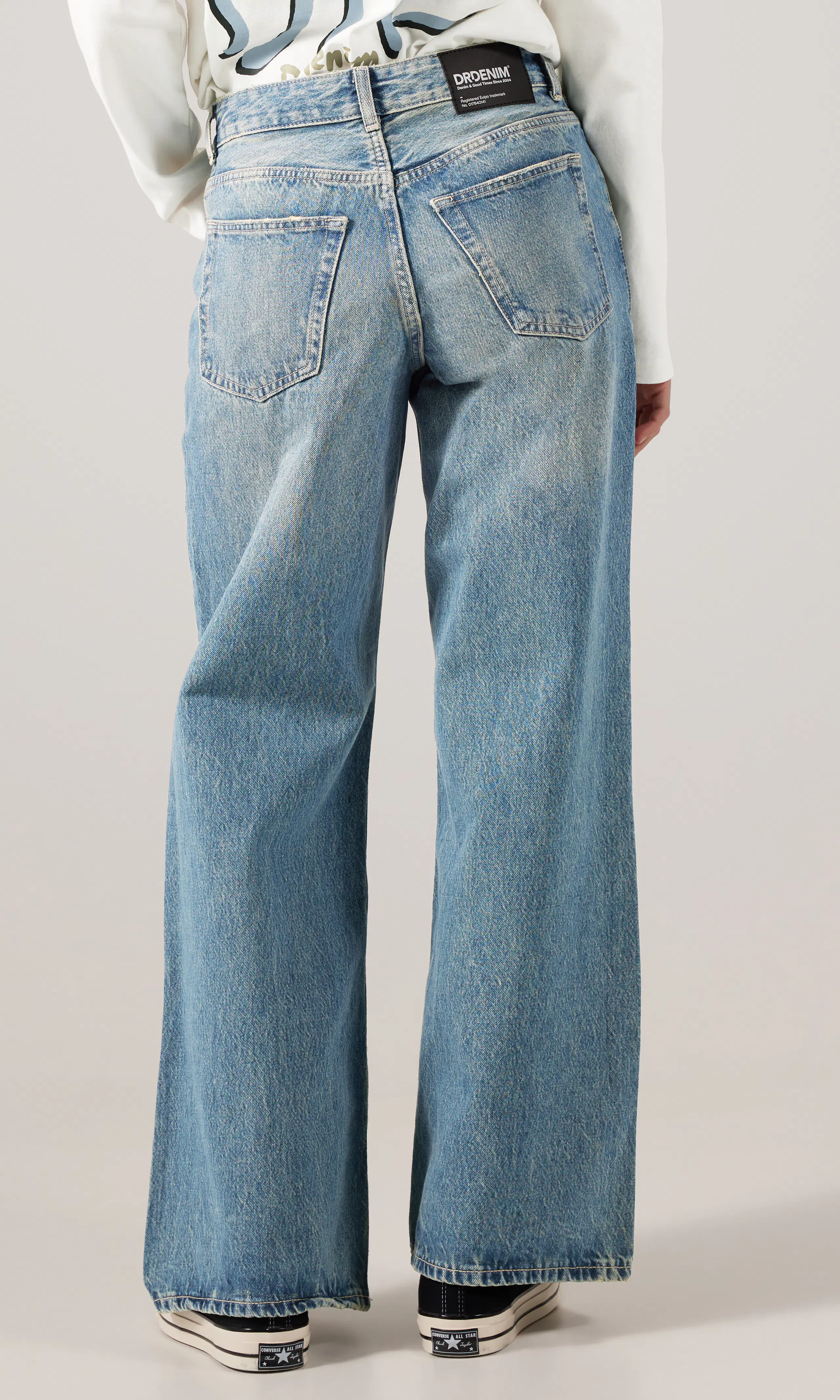 Rhue Low Wide Jeans. Back. Model.