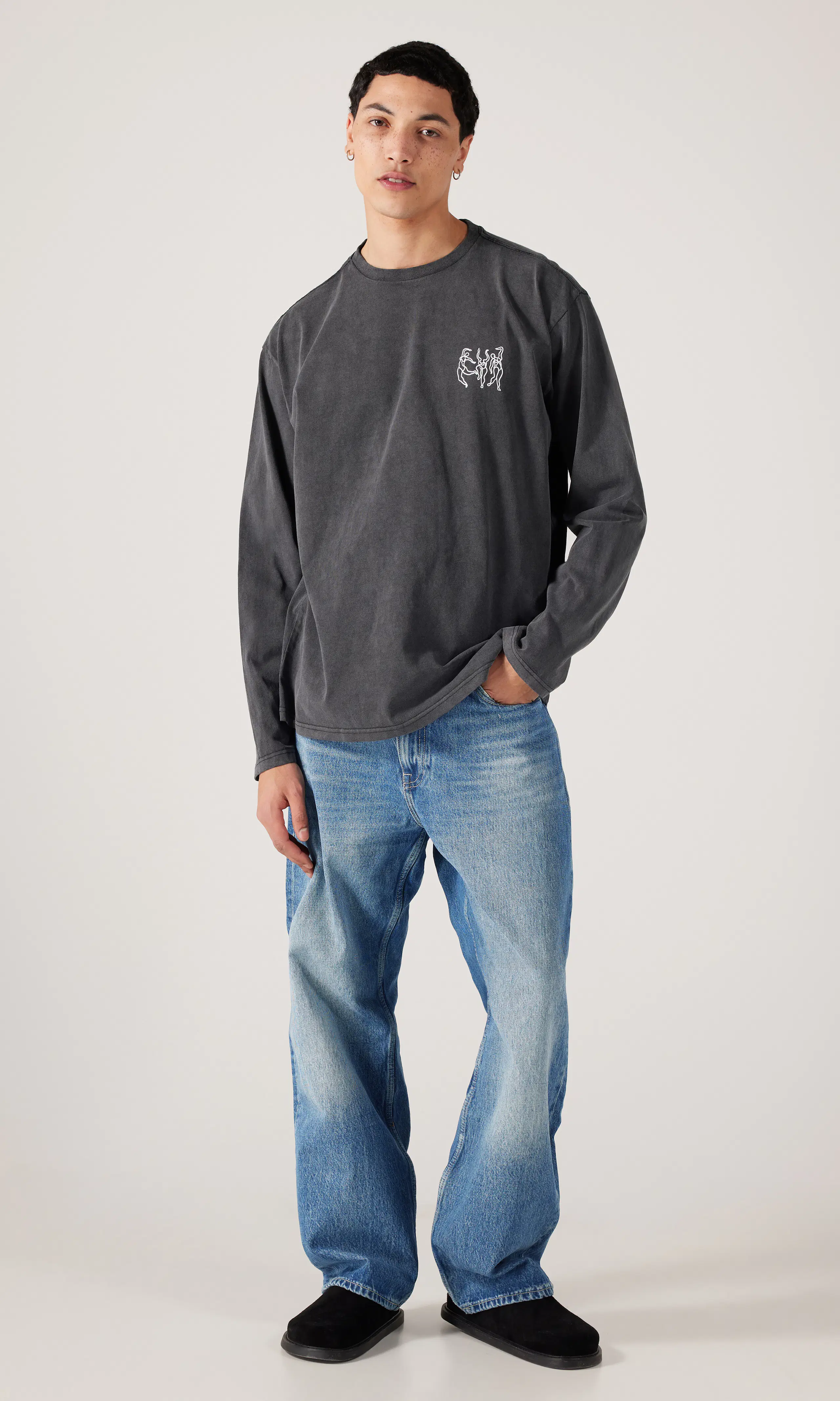 Caiden Pitkähihainen Paita. Front 1. Model.