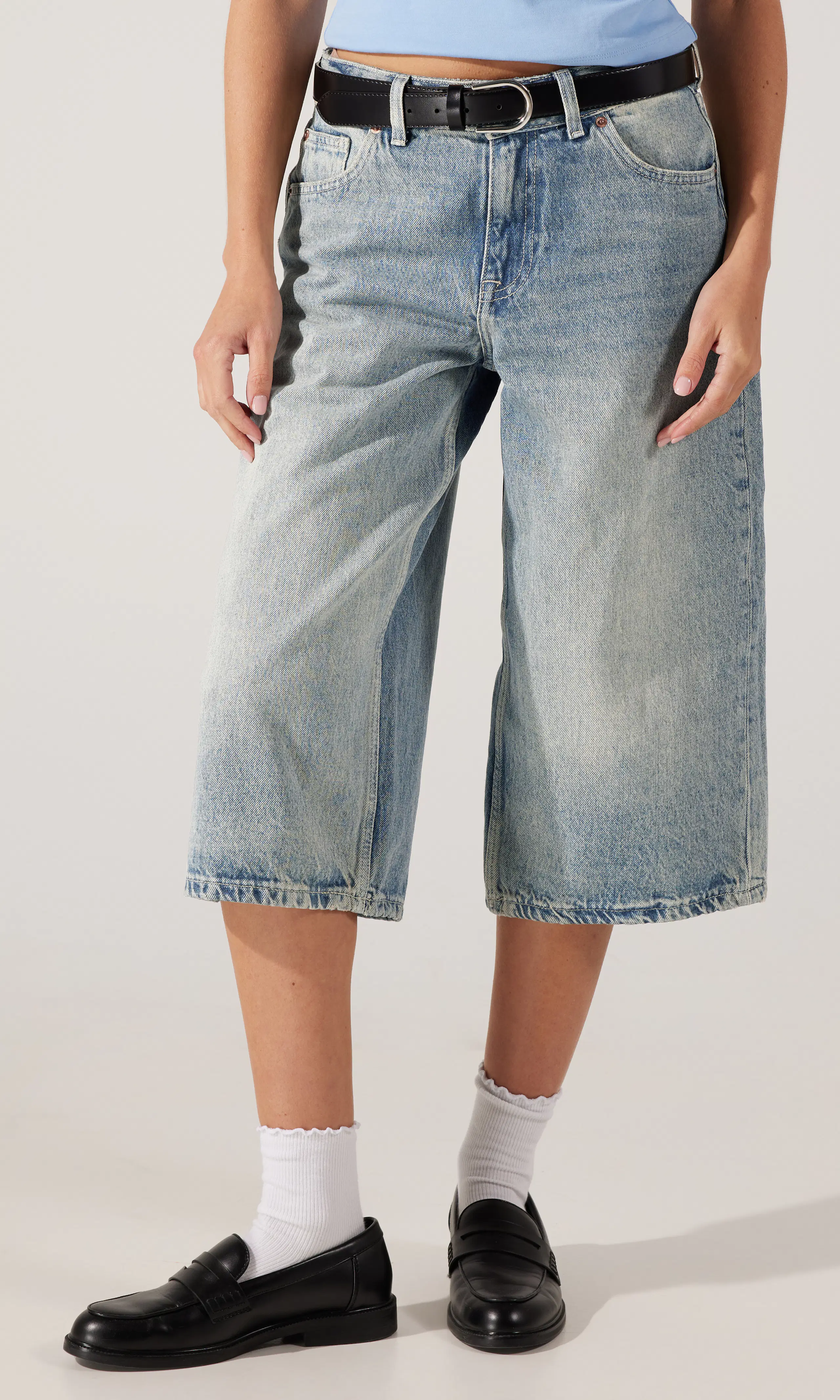 Dace Mid Wide Capri Jeans. Front. Model.