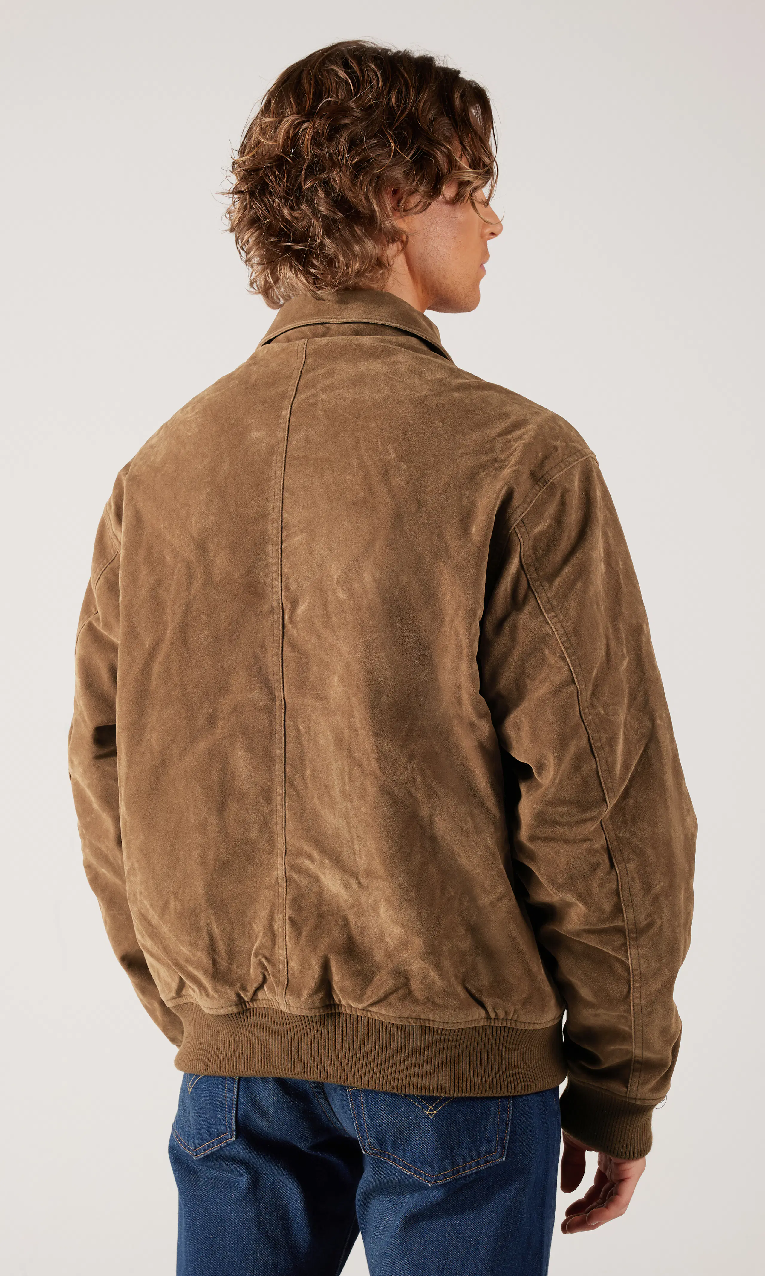 Eric Faux Suede Brun Skinnjacka. Back. Model.