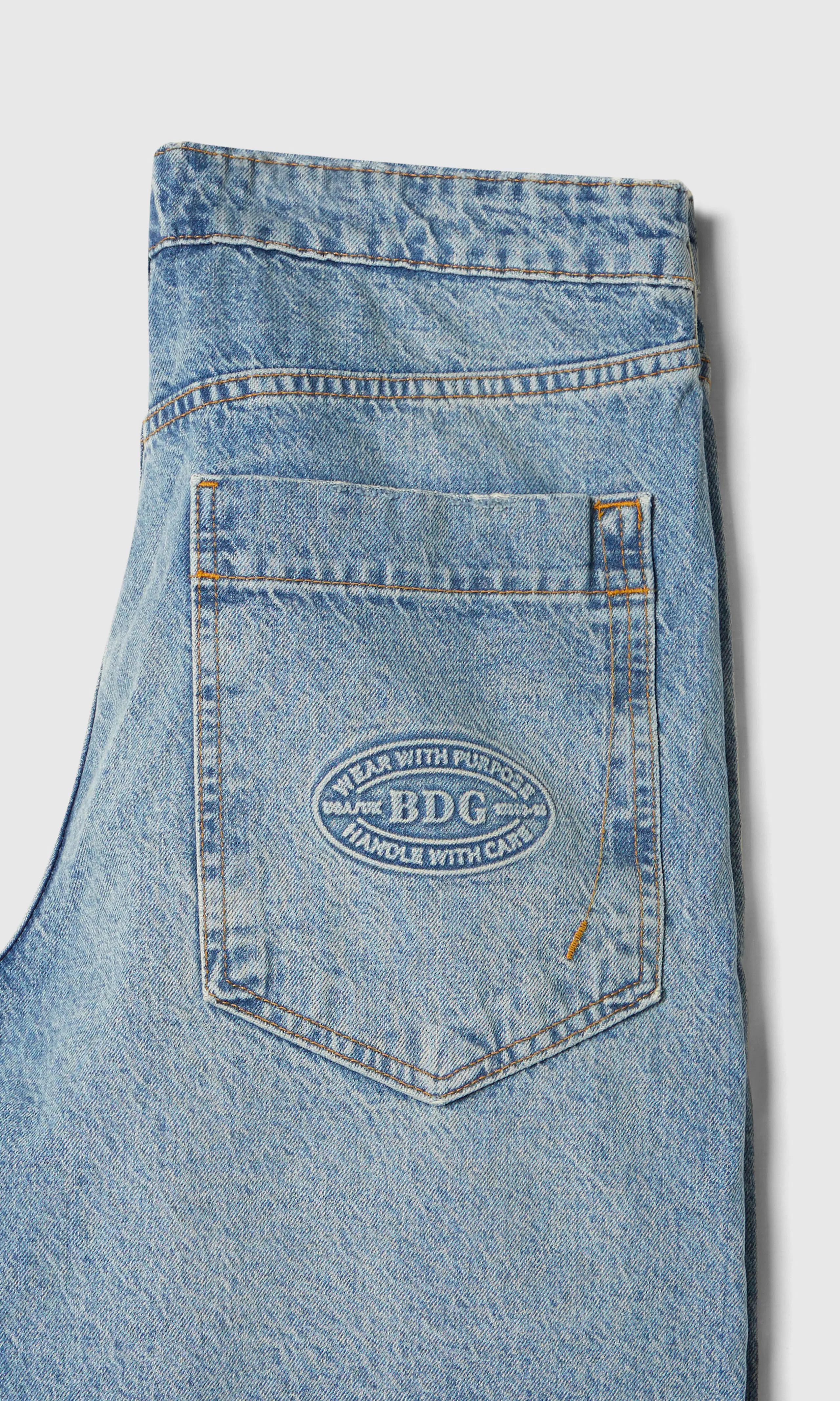 Jaya Cross Over Waist Lys Blå Jeans. Detail 1. Flat.