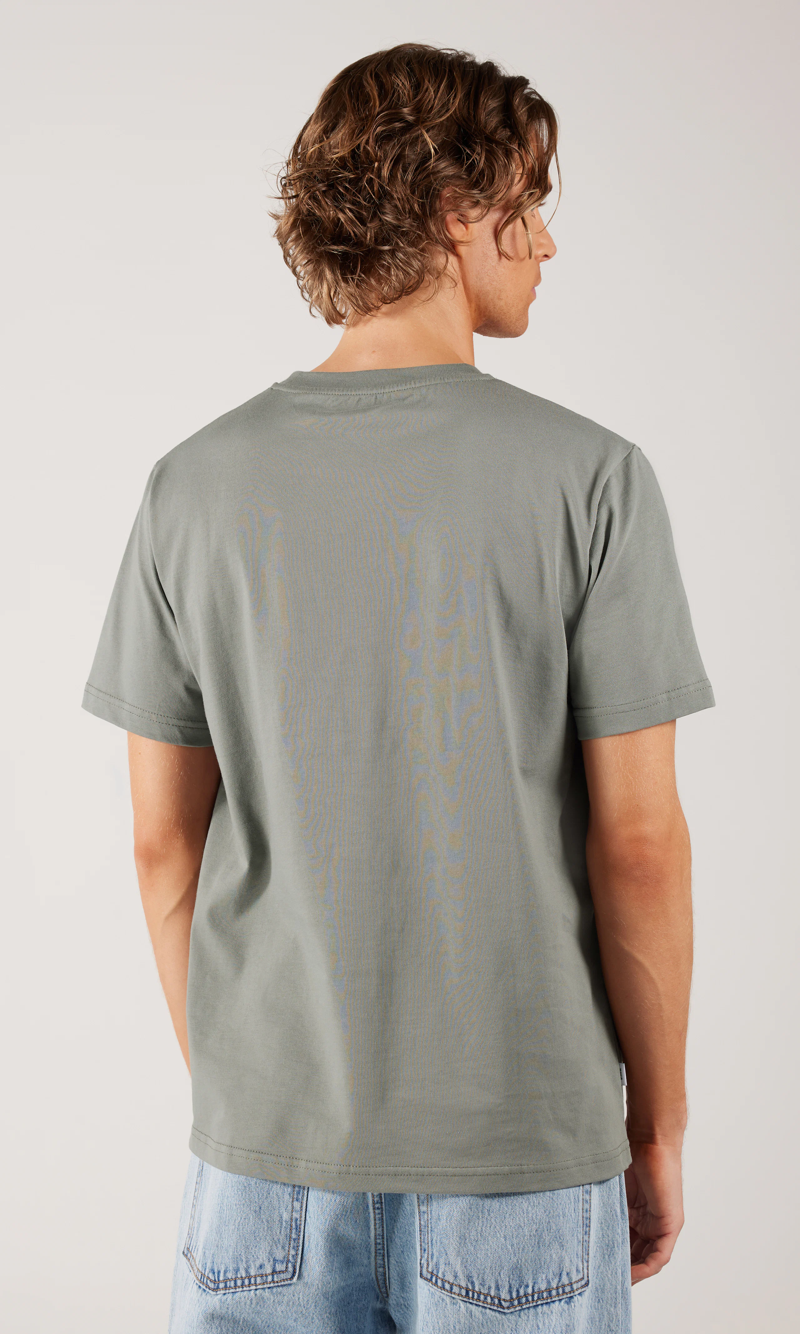 Racing Grå T-Shirt. Back. Model.
