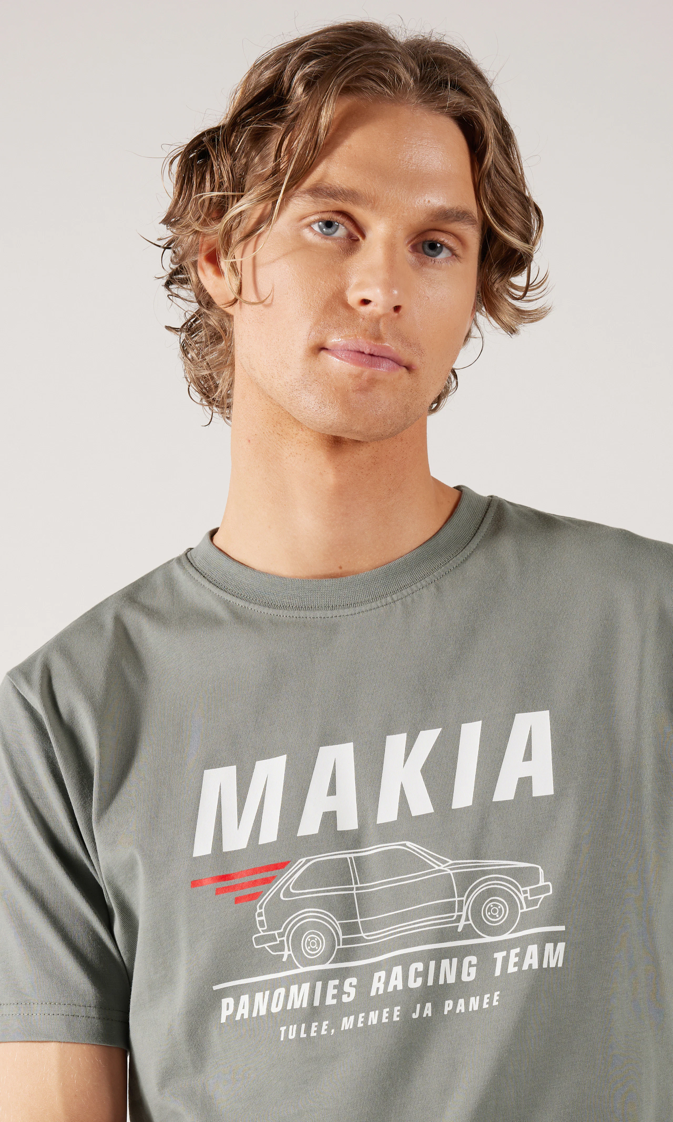 Racing Grå T-Shirt. Front. Model.
