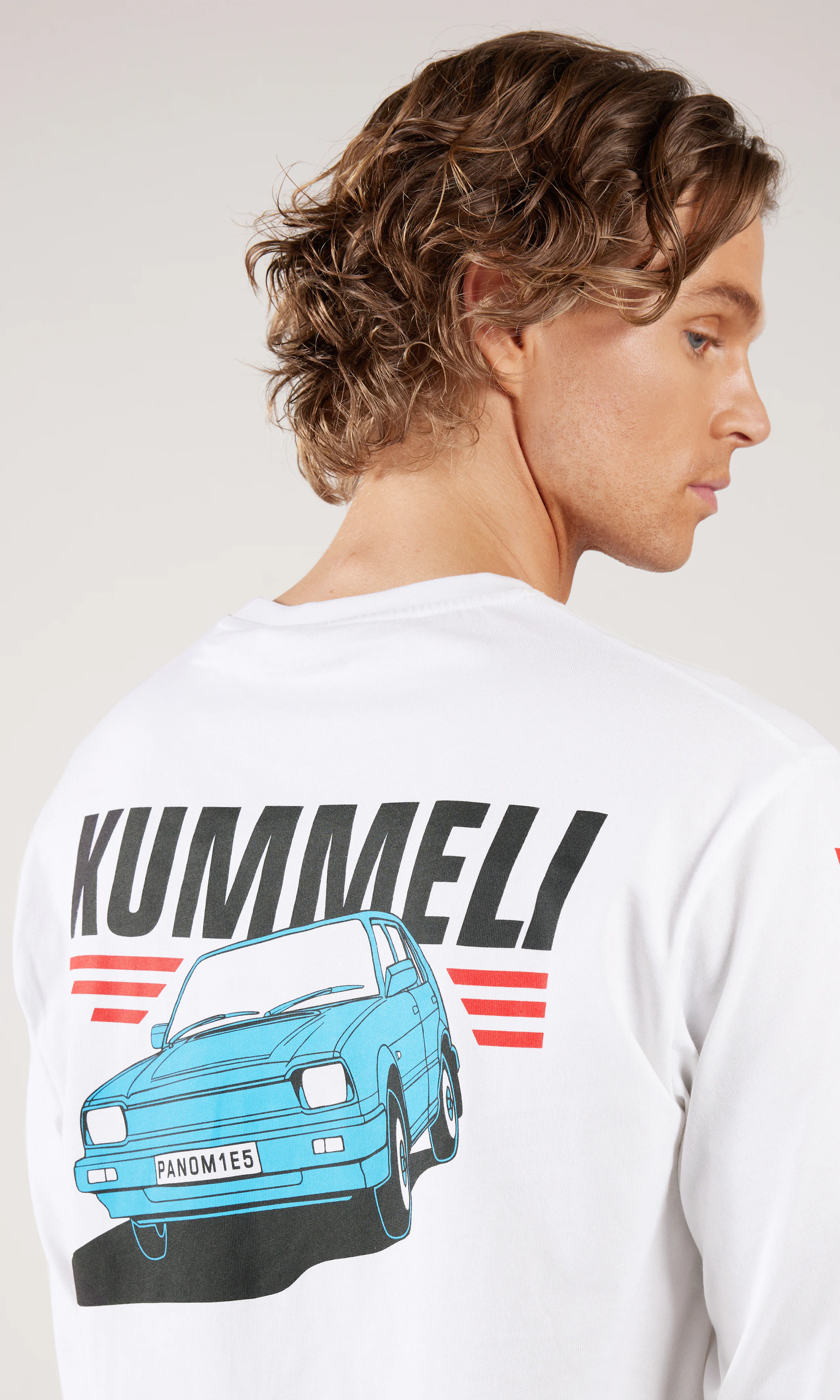 Panomies Hvit Long Sleeve. Front. Model.