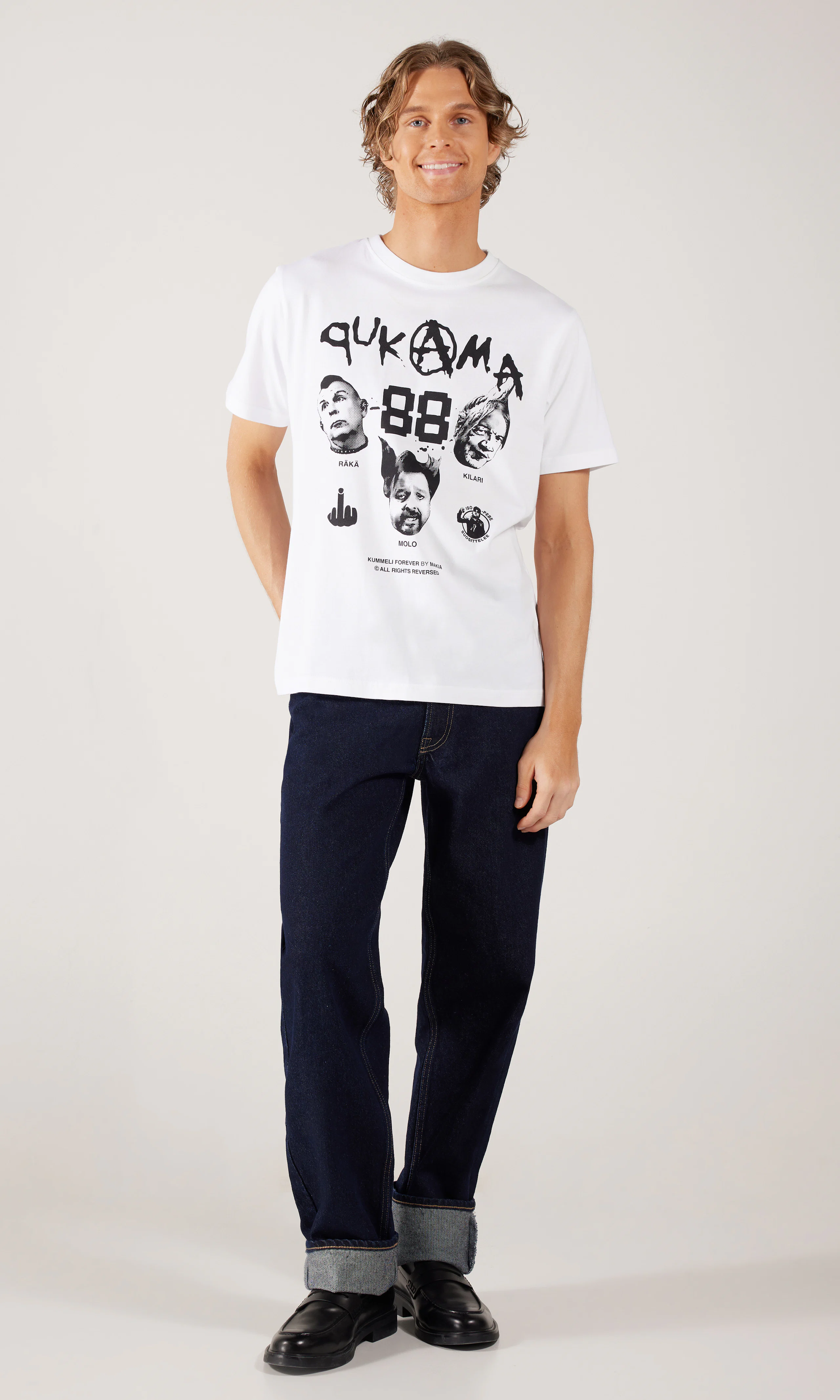 Pukama 88 Vit T-Shirt. Front 1. Model.