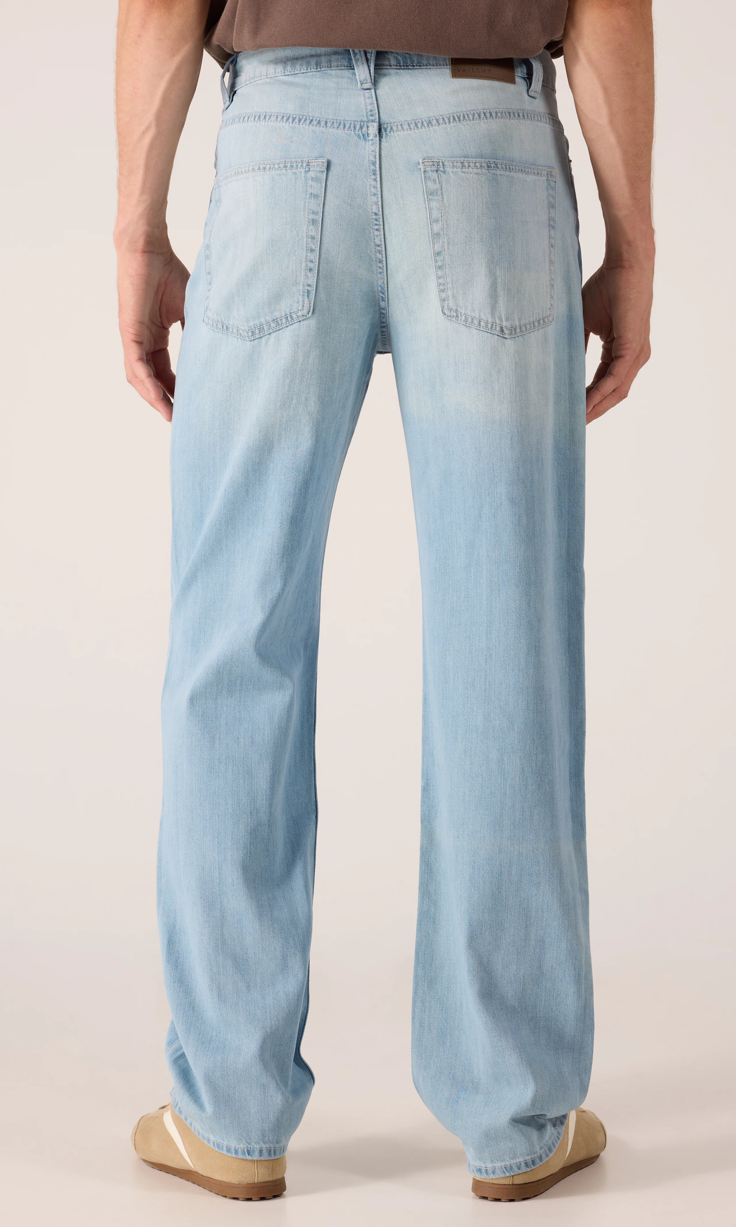 Lightweight Loose Jeans. Back. Model.