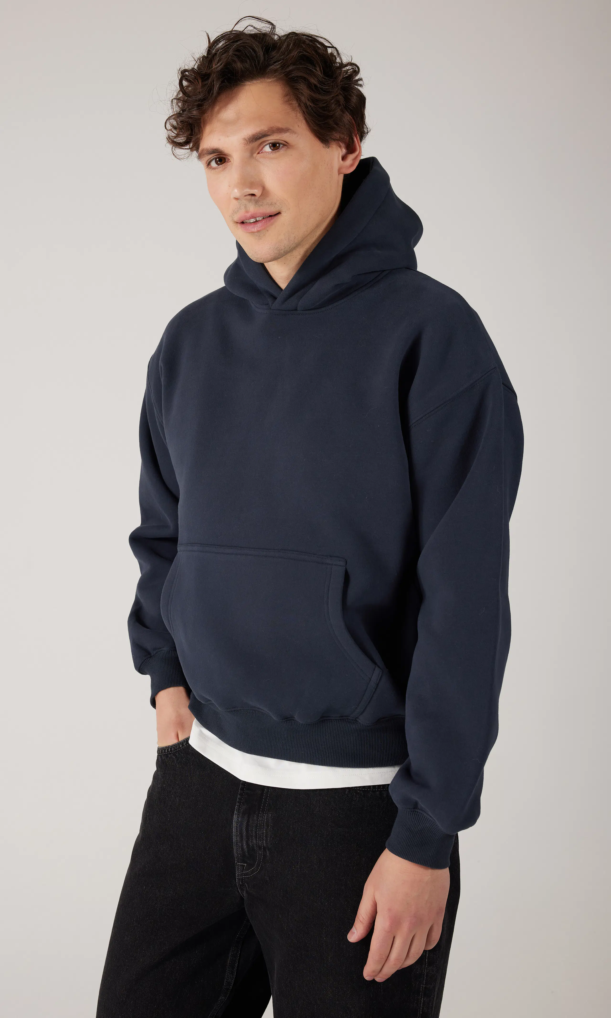New Hood Hettegenser. Front. Model.