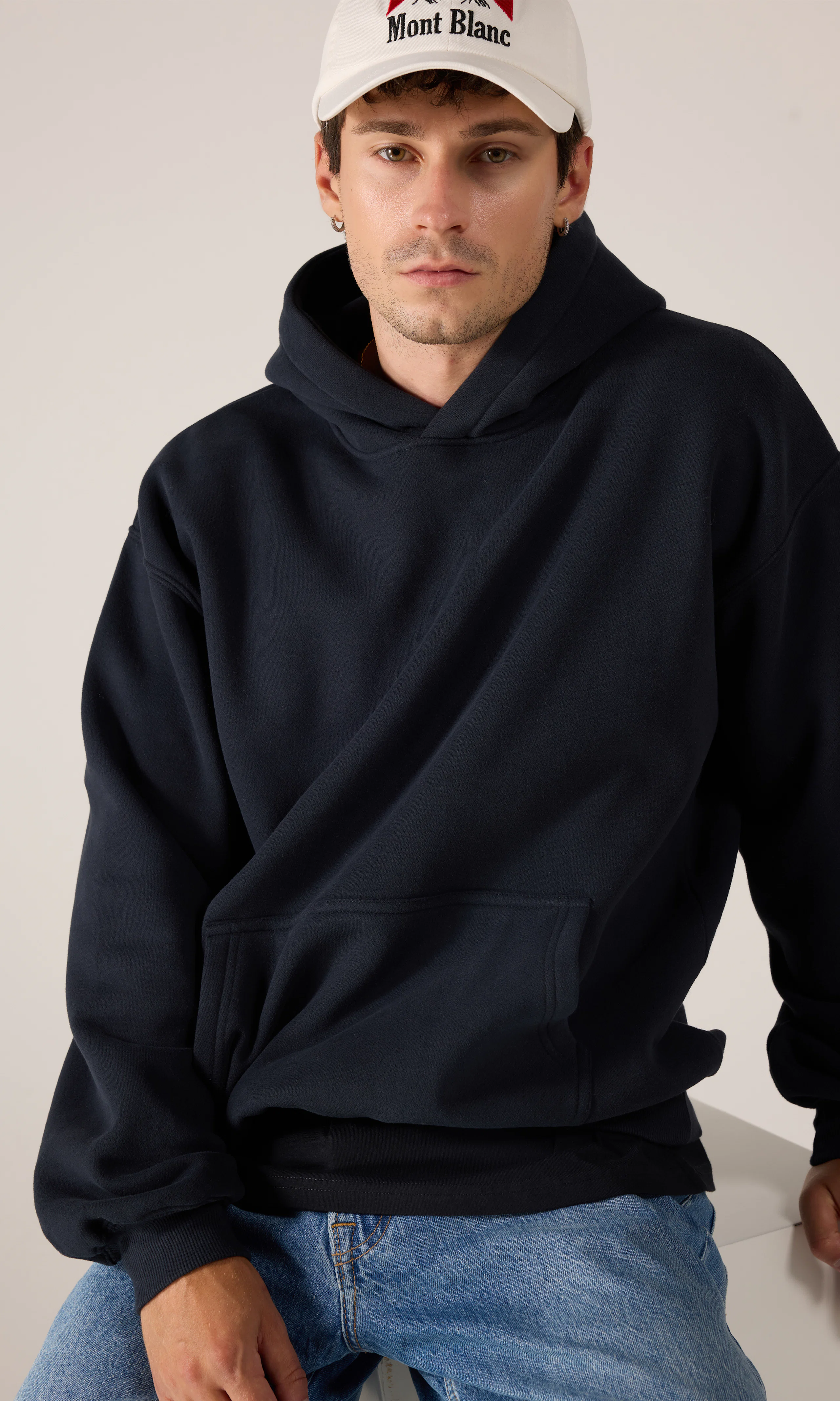New Hood Hettegenser. Front. Model.