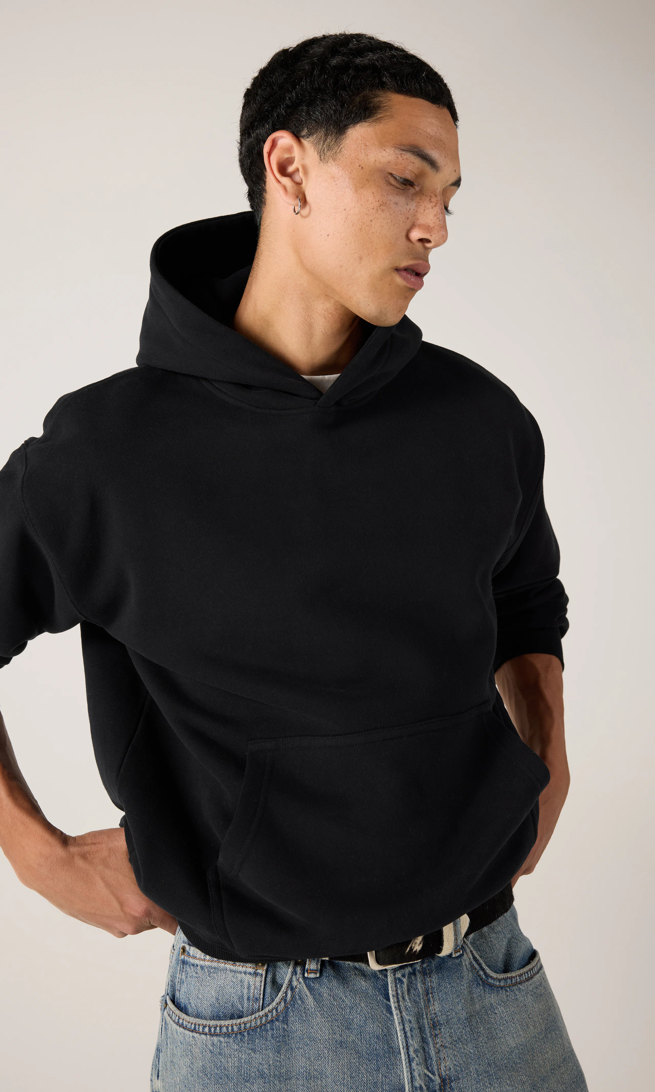New Hood Hettegenser. Front. Model.