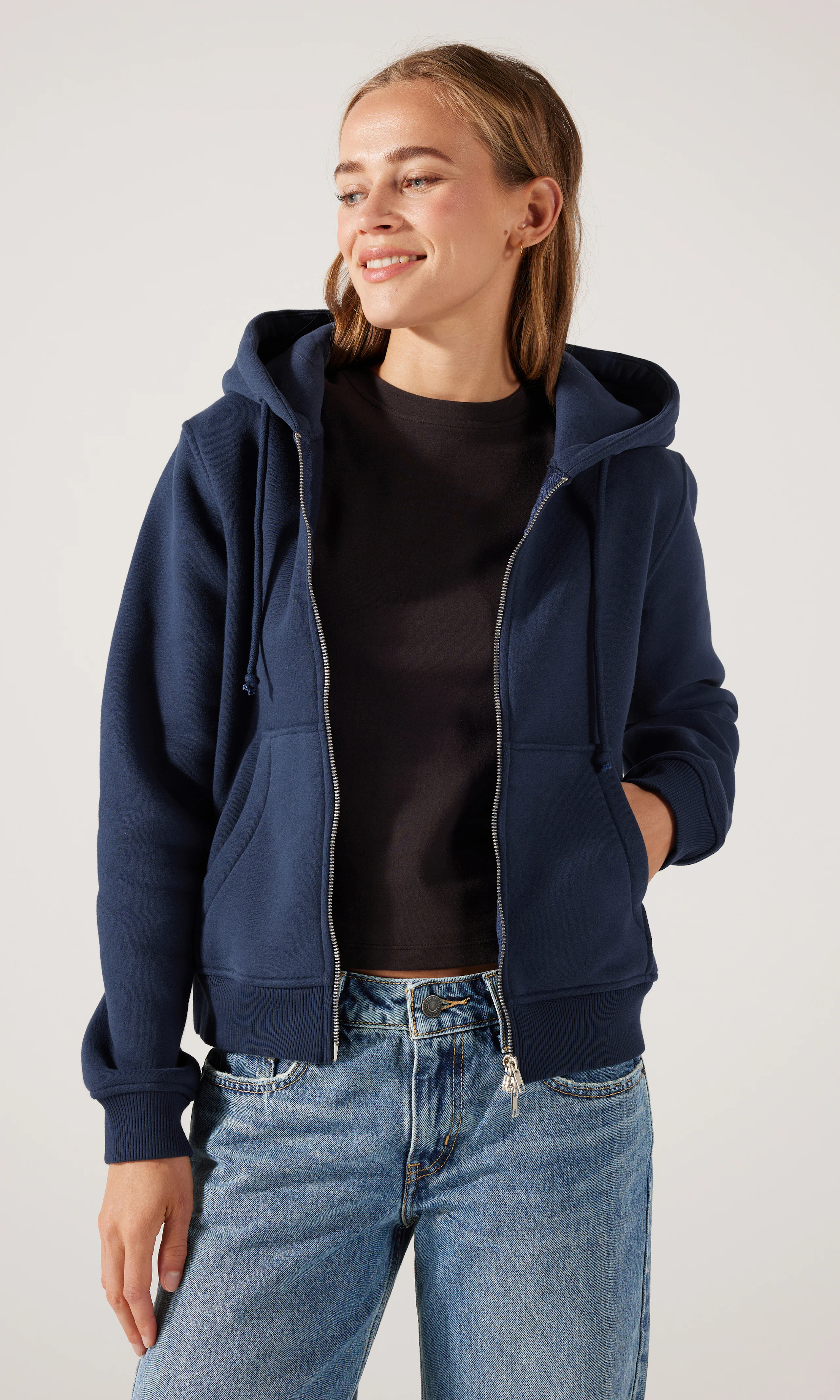 Zip Hood Hettejakke. Front. Model.