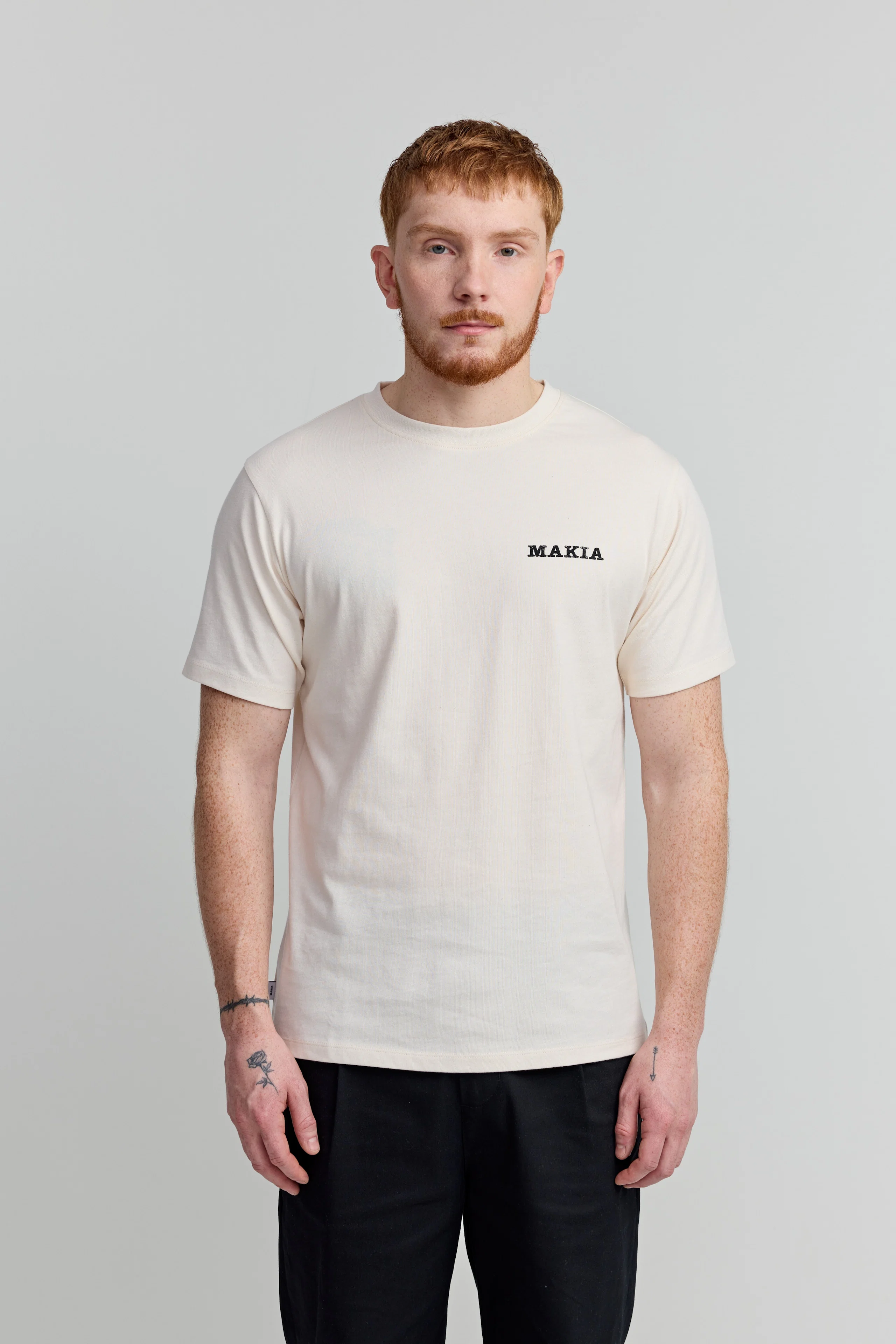 Oule Natur Hvit T-Shirt. Front. Model.