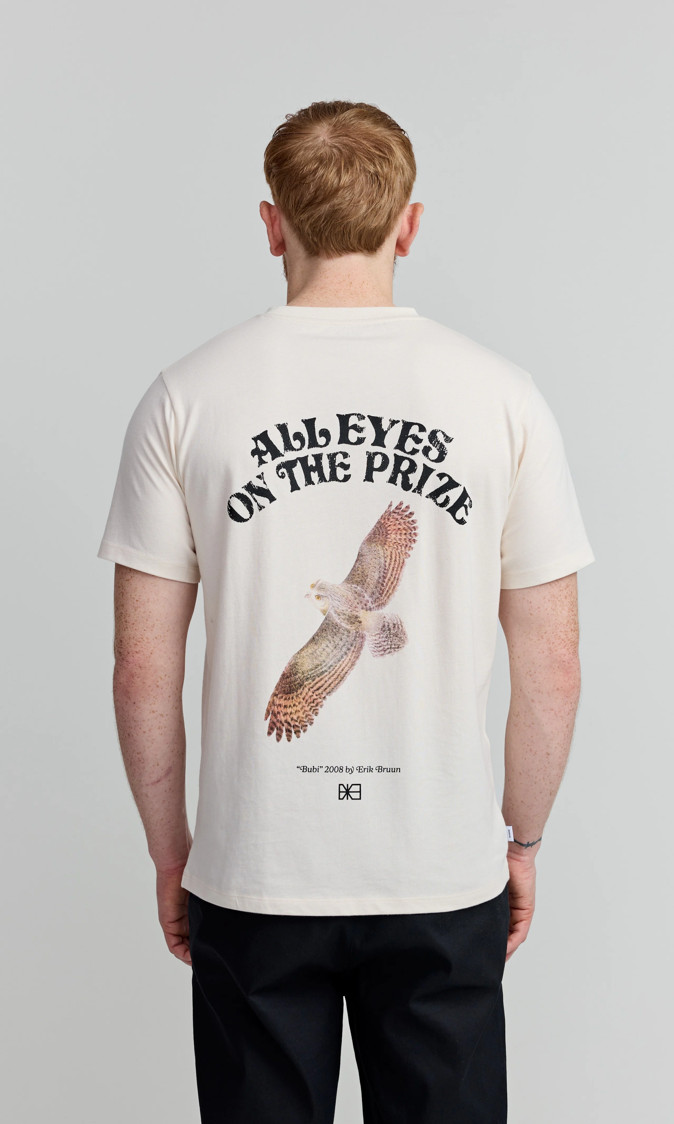 Oule Natur Hvit T-Shirt. Front. Model.