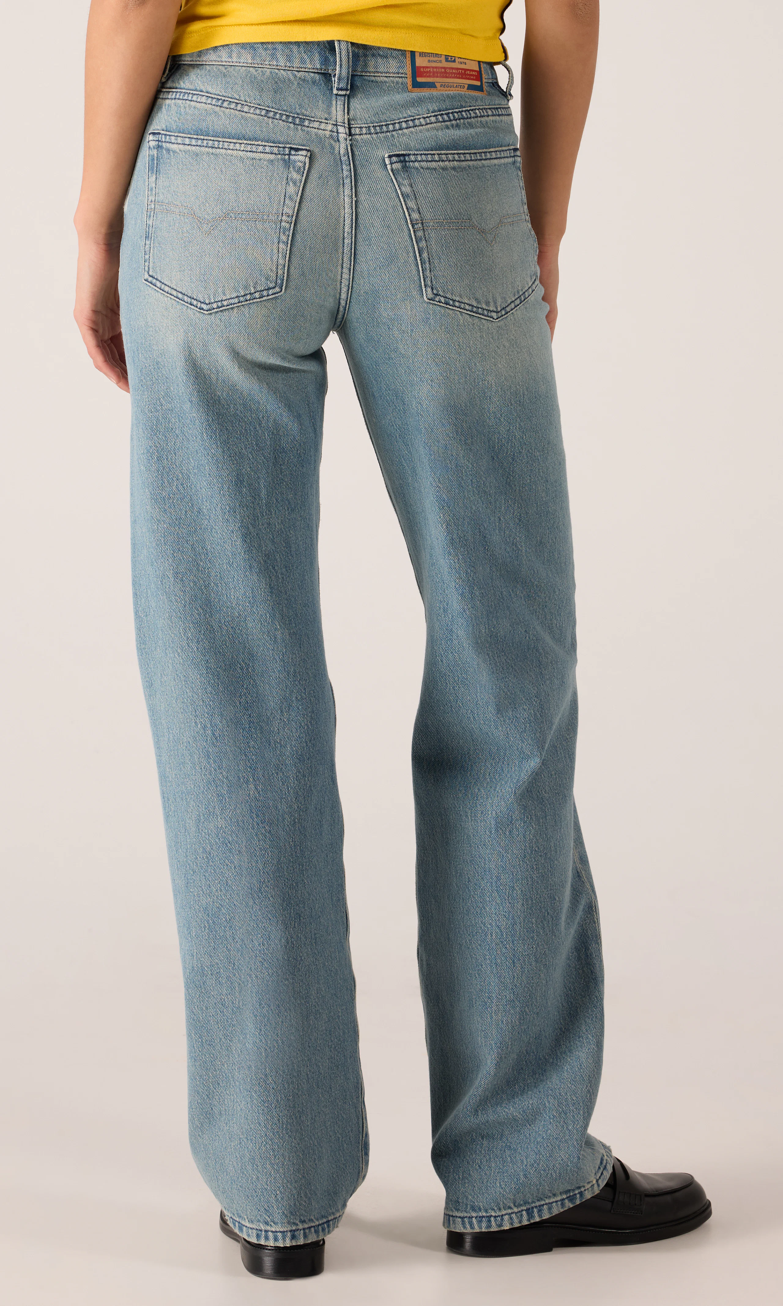 1971 D-Sent Lys Blå Jeans. Back. Model.