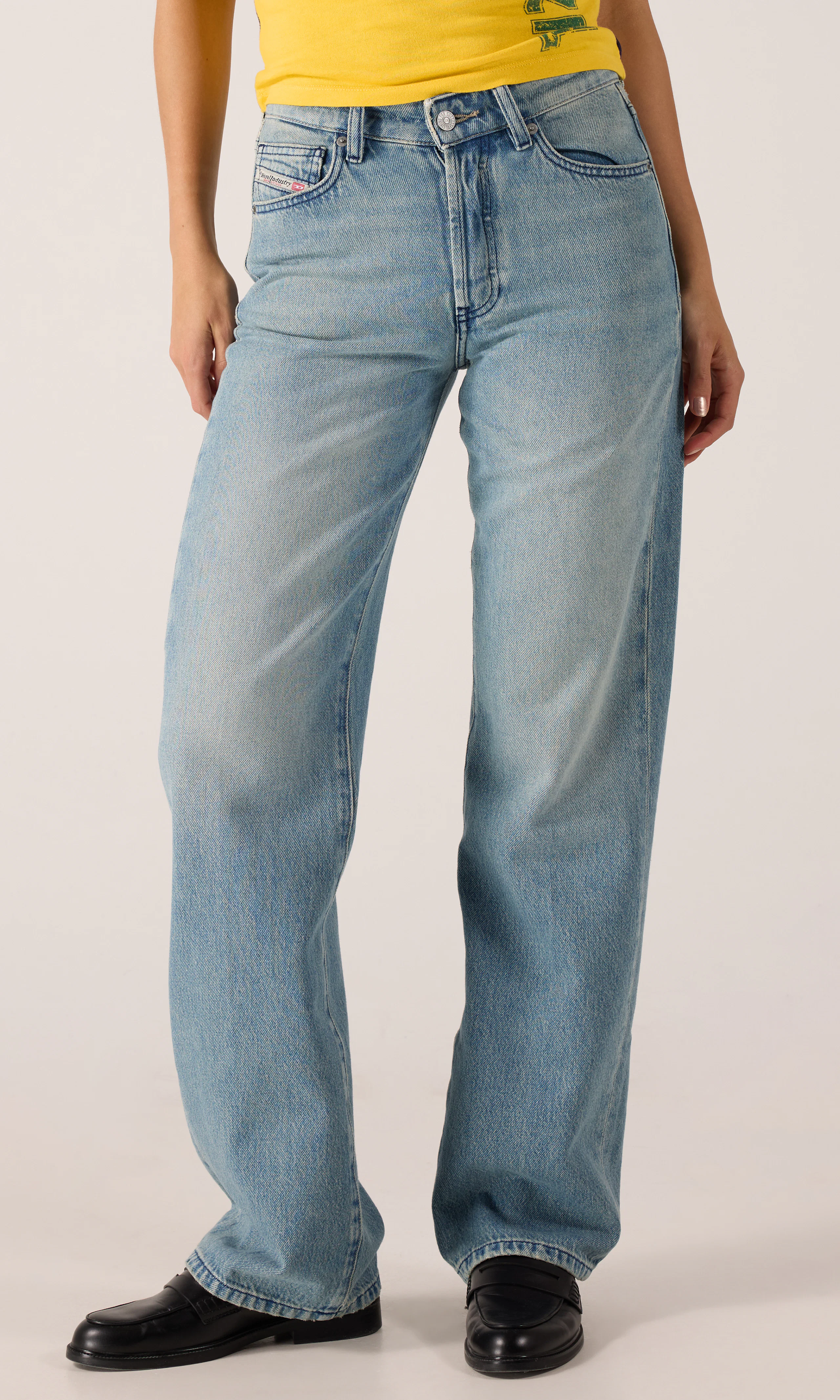 1971 D-Sent Lys Blå Jeans. Front. Model.