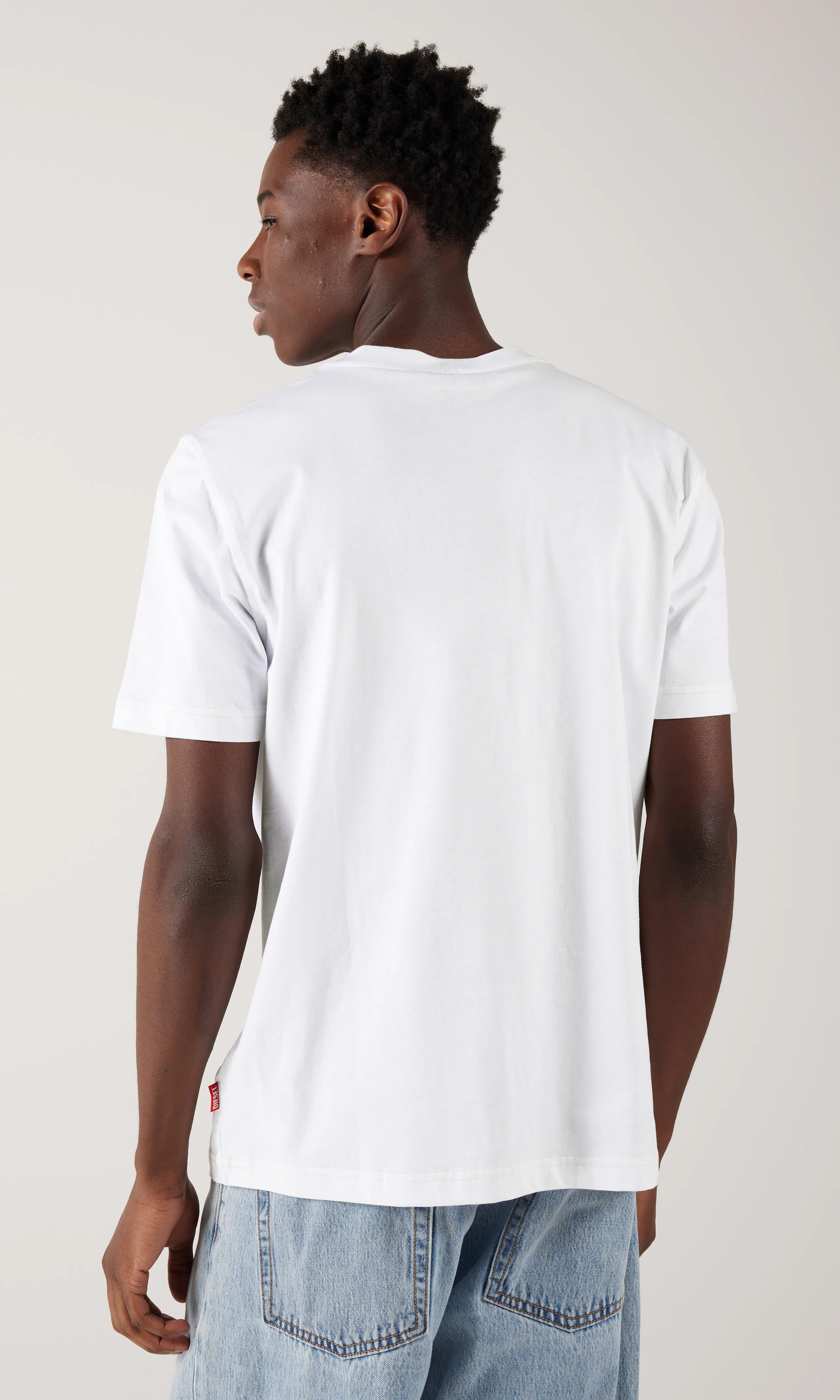 T-Adjust-V9 Vit T-Shirt. Back. Model.