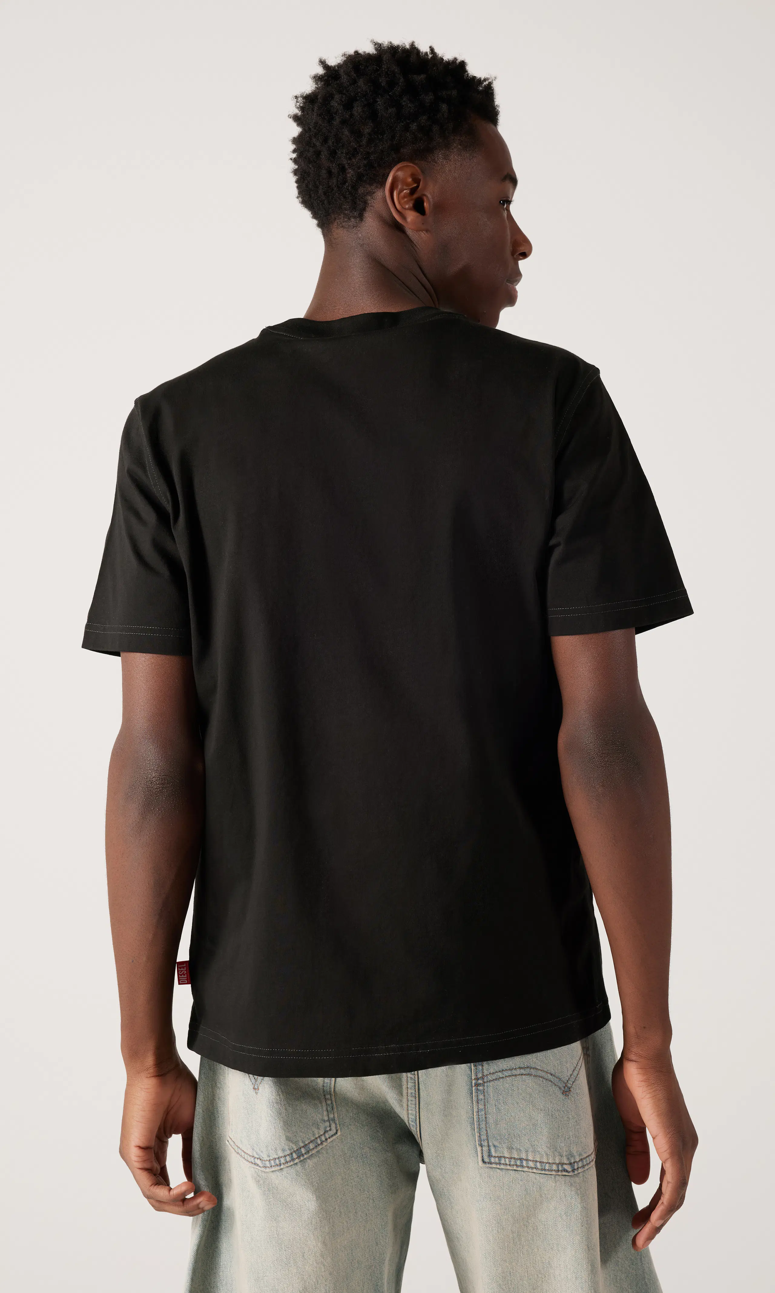 T-Adjust-V9 Svart T-Shirt. Back. Model.