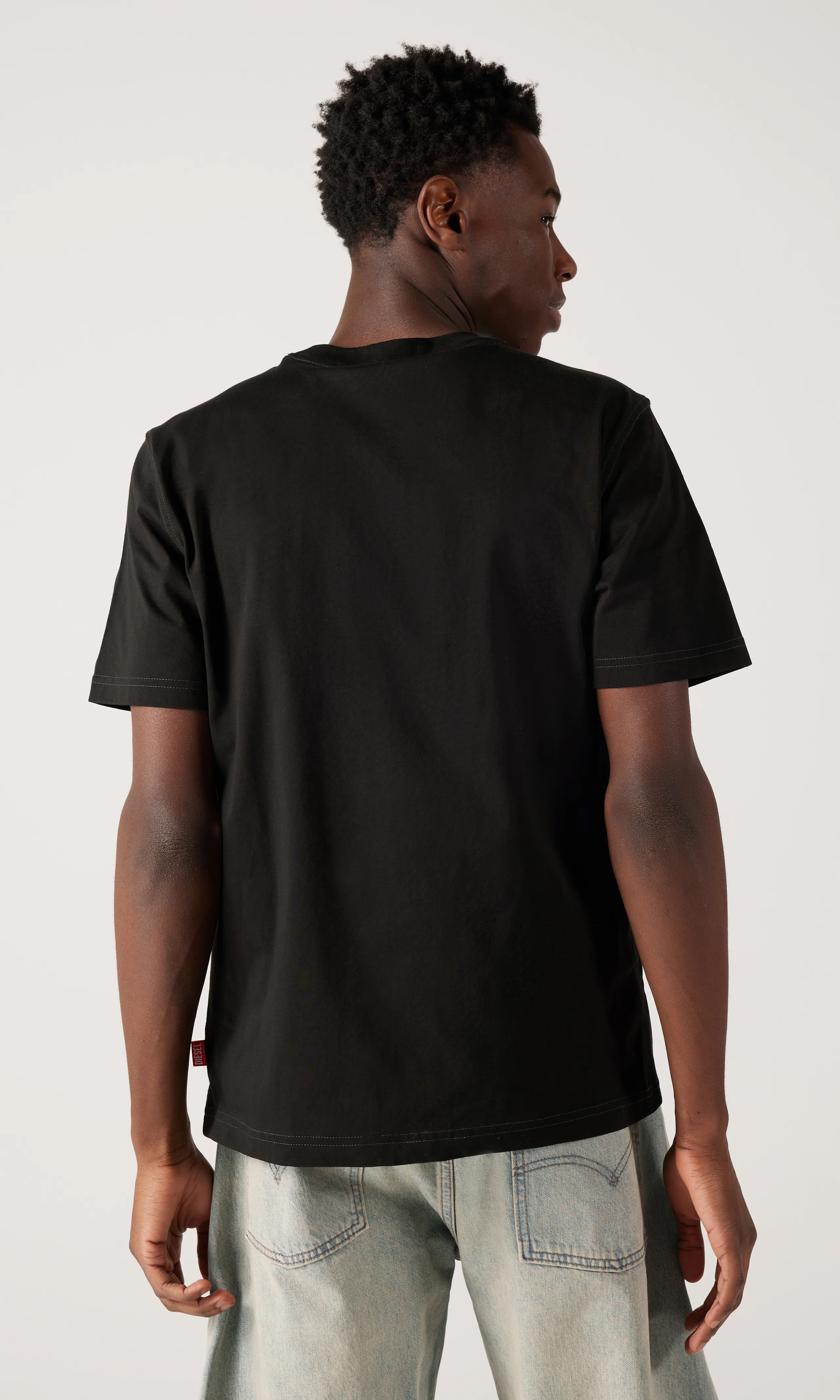 T-Adjust-V9 Svart T-Shirt. Back. Model.