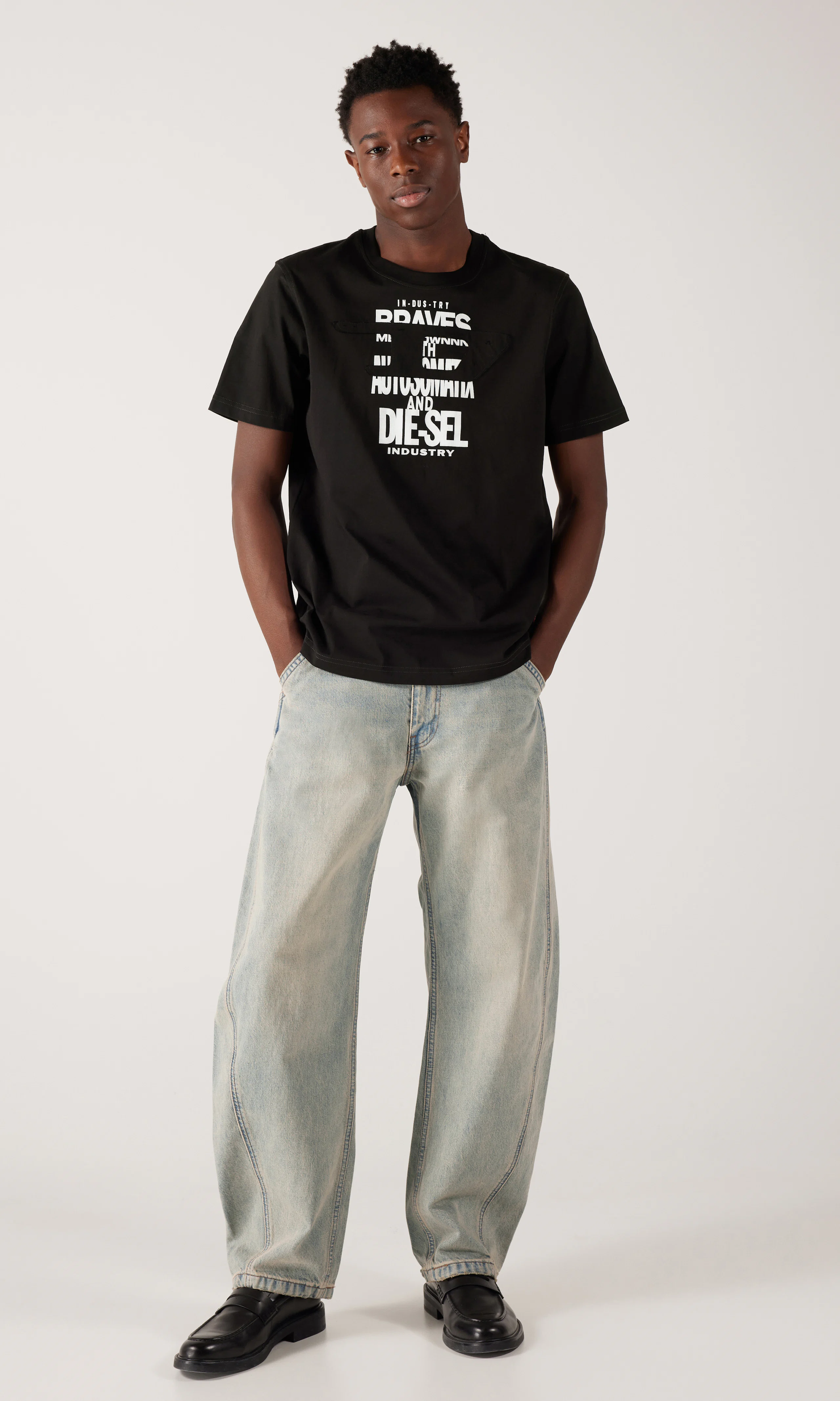T-Adjust-V9 Svart T-Shirt. Front 1. Model.
