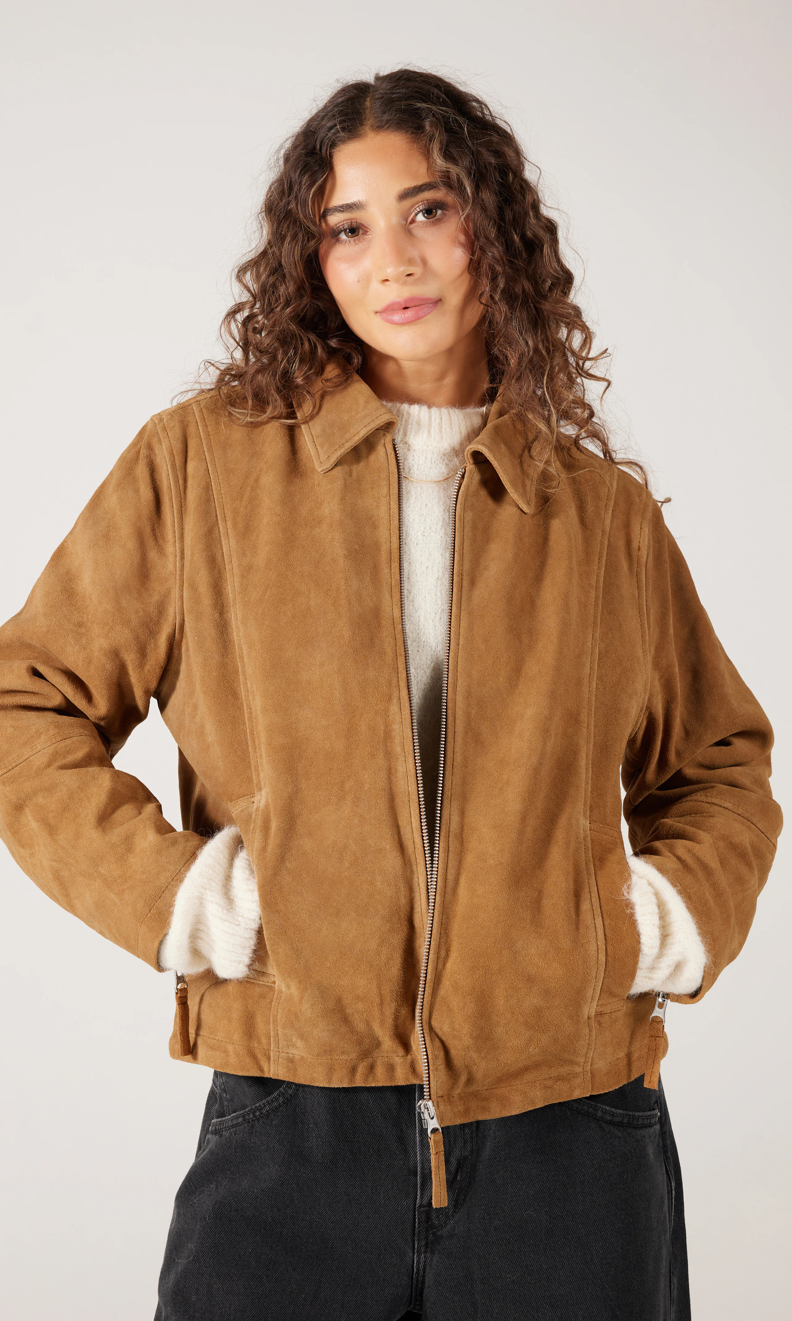Disa Suede Skinnjacka. Front. Model.