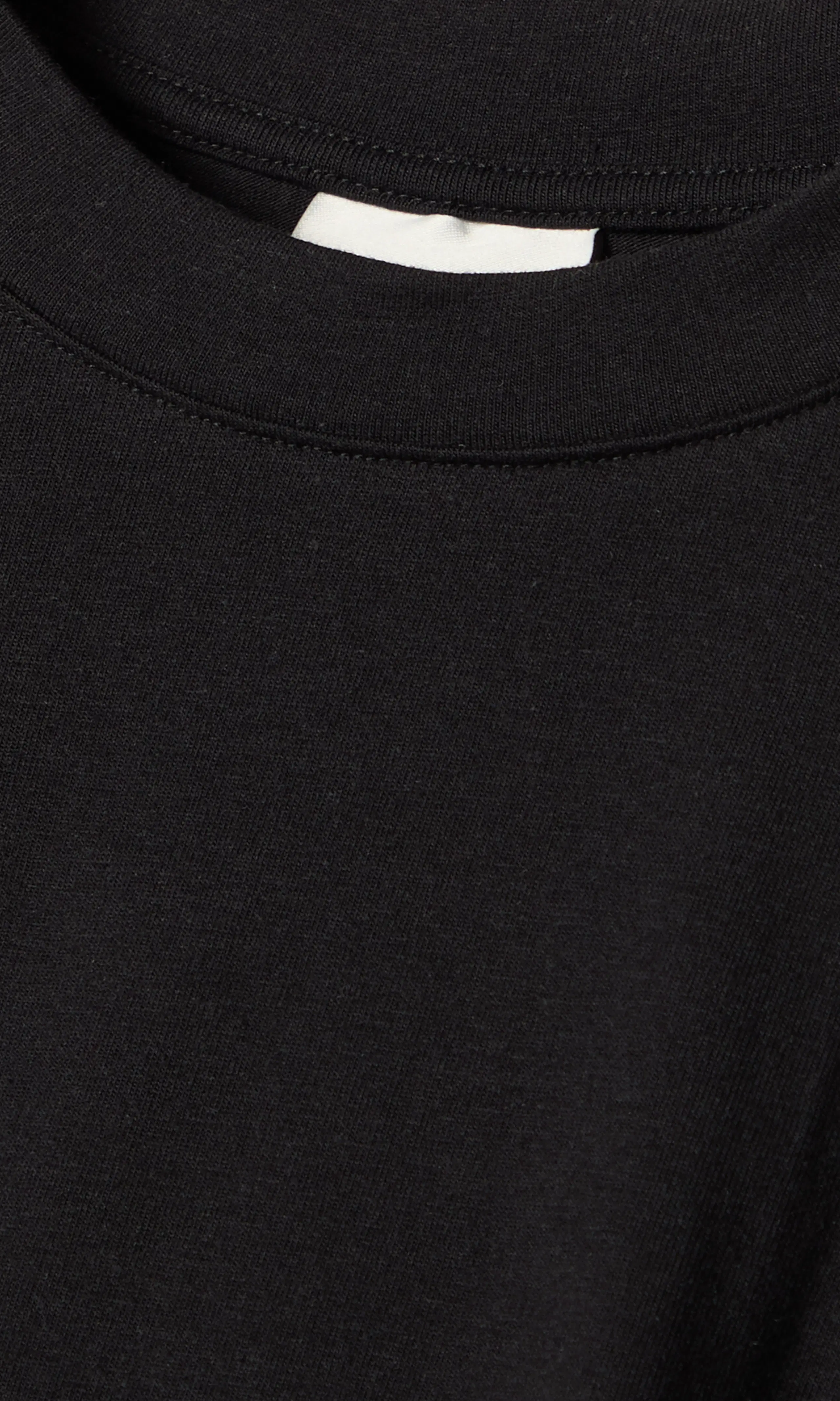Pleat T-Skjorte. Detail 1. Flat.