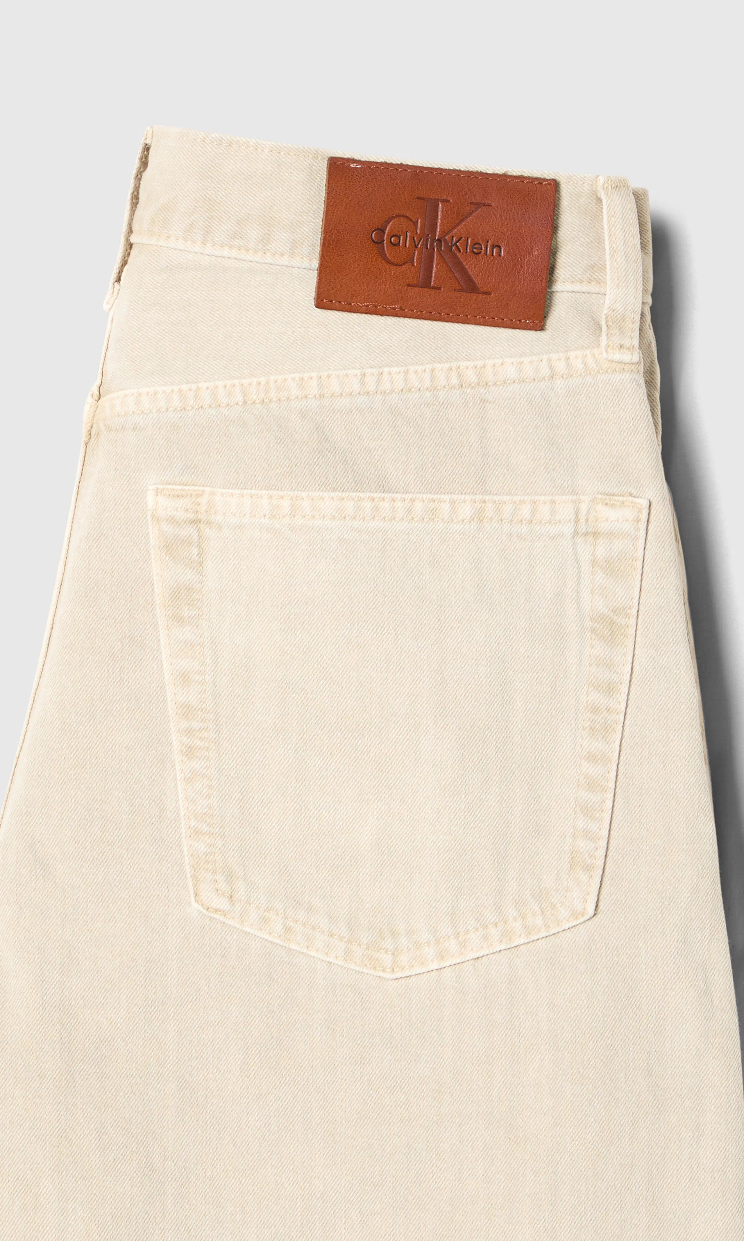 Relaxed Barrel Vita Jeans. Detail 1. Flat.