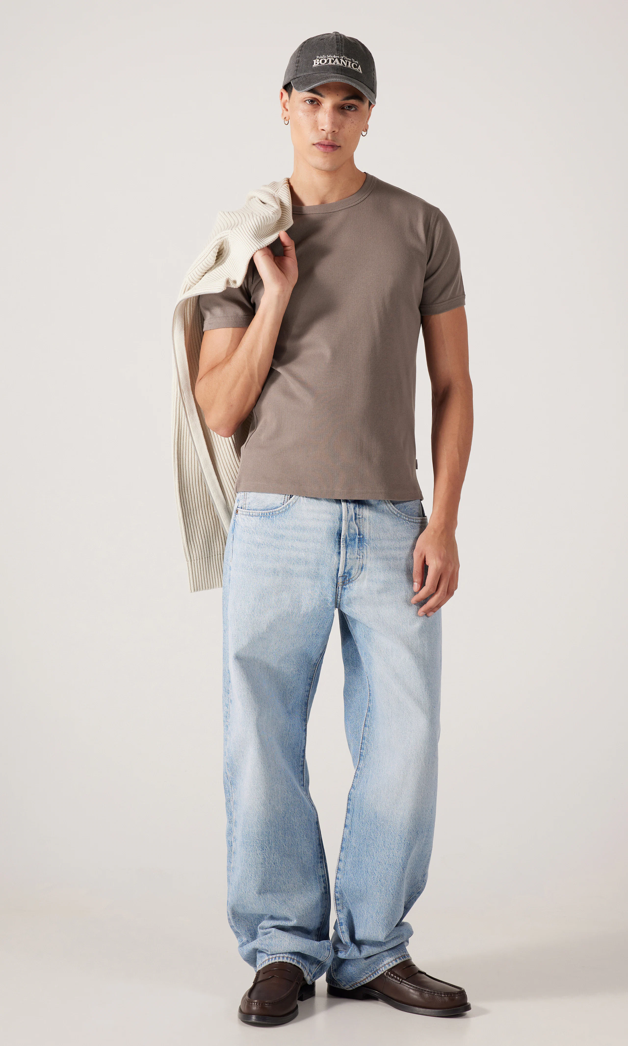 Rib T-Paita. Front 1. Model.