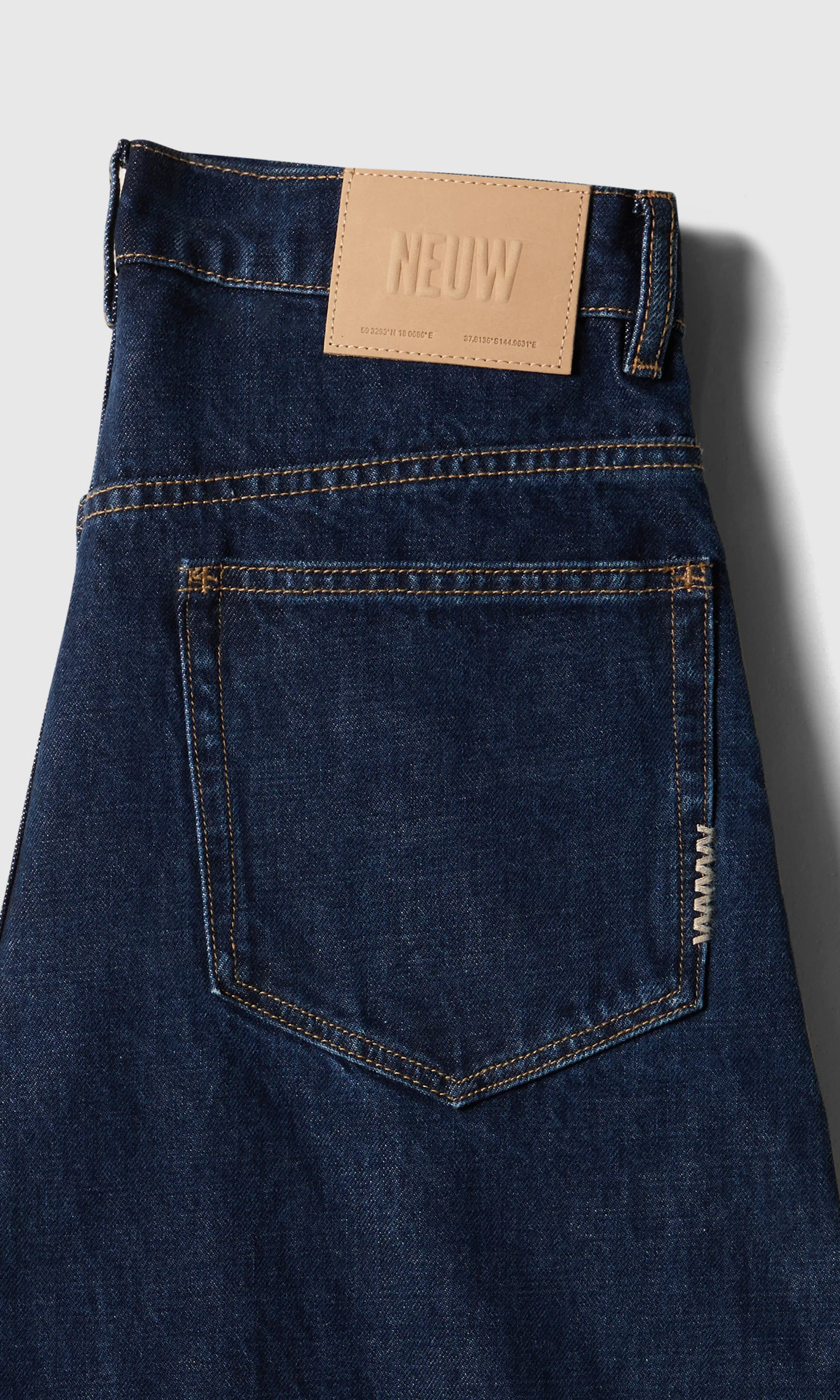 Mimi Super Barrel Mörkblå Jeans. Detail 1. Flat.