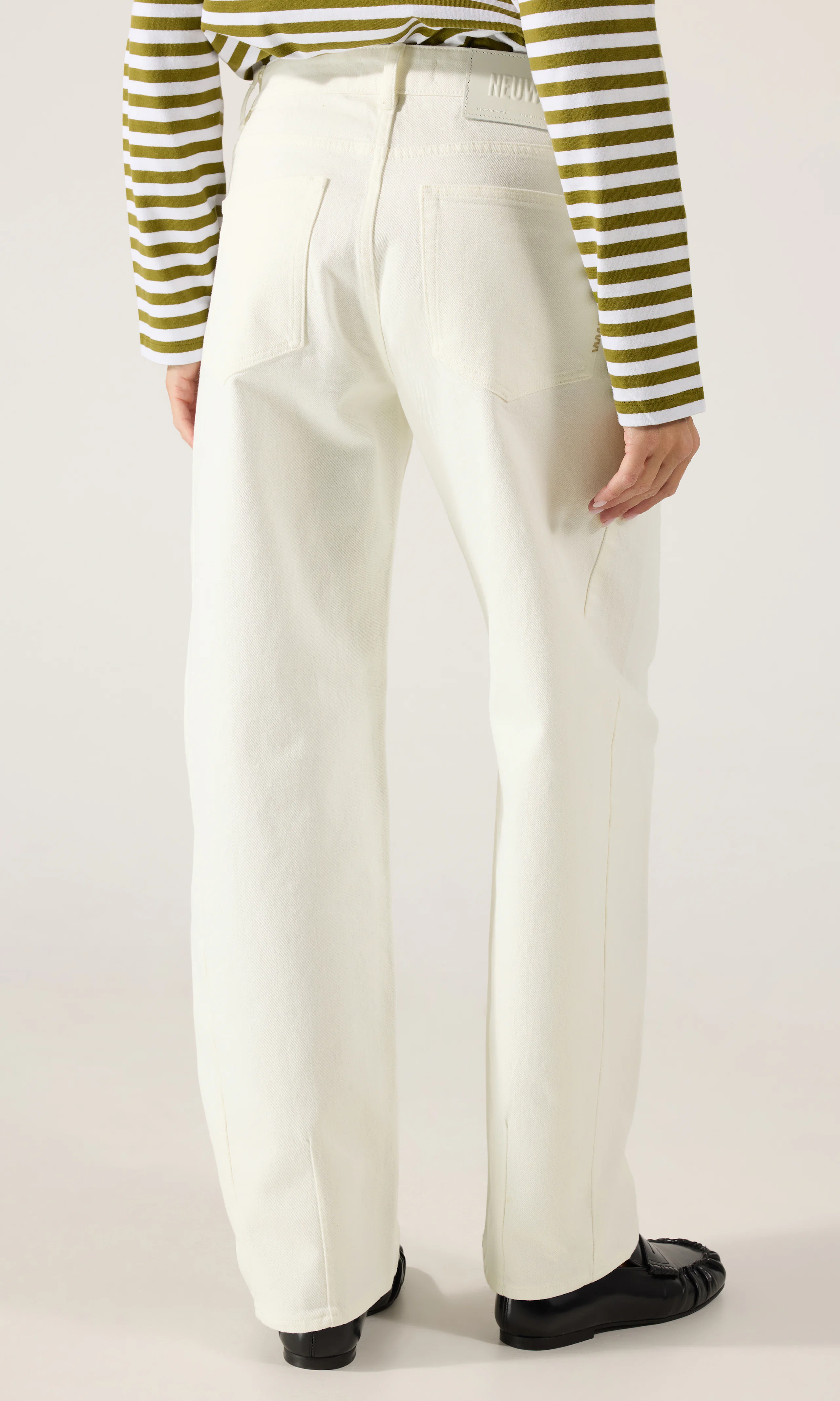 Amber Barrel Jeans. Back. Model.
