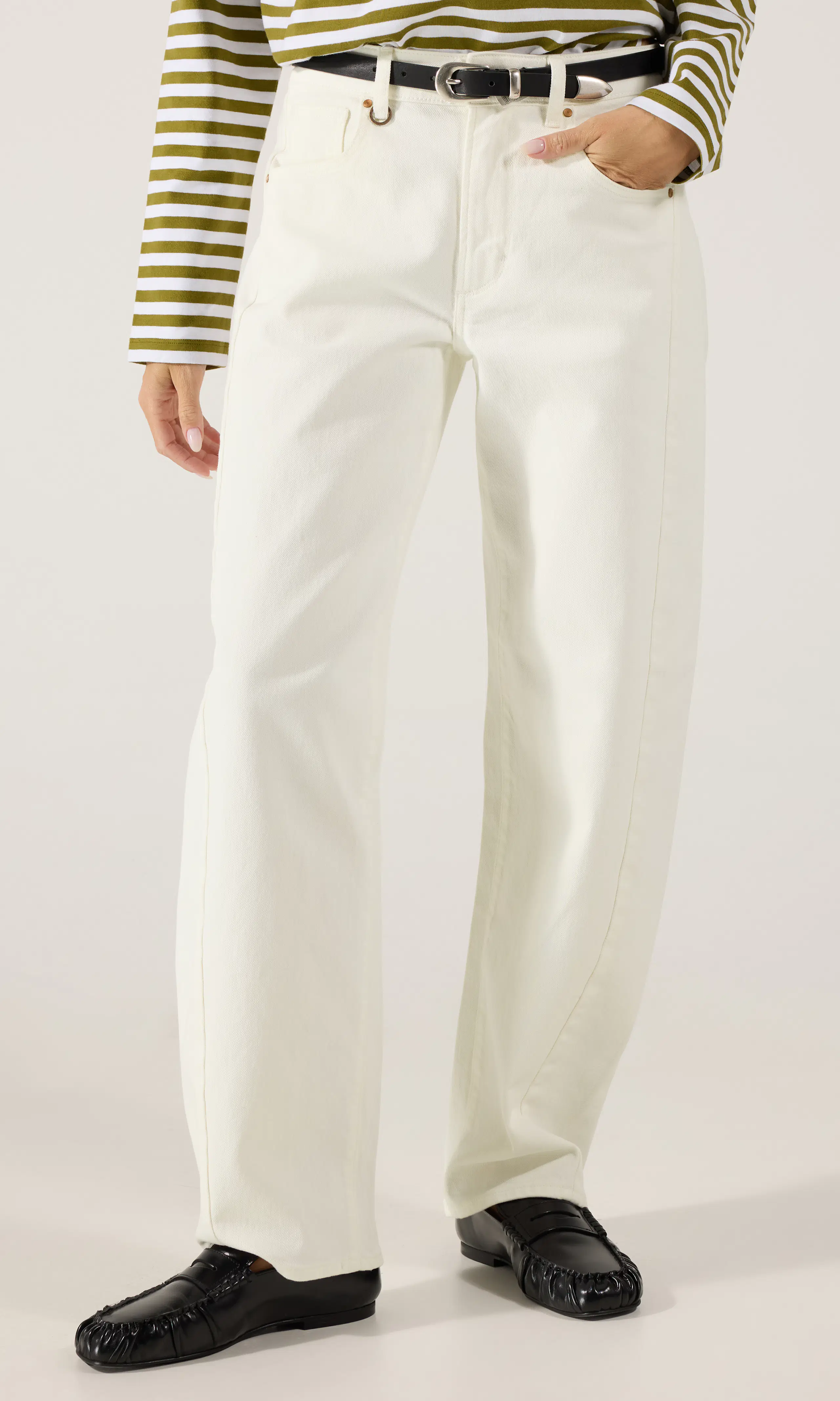 Amber Barrel Jeans. Front. Model.